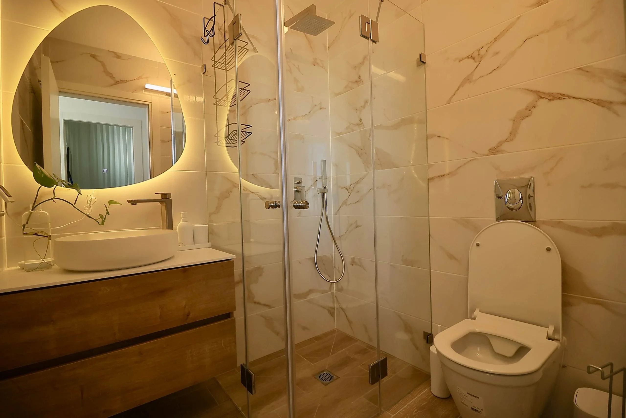 Luxury 1BR with Balcony, Parking & Mamak in a Secure Florentin Tower