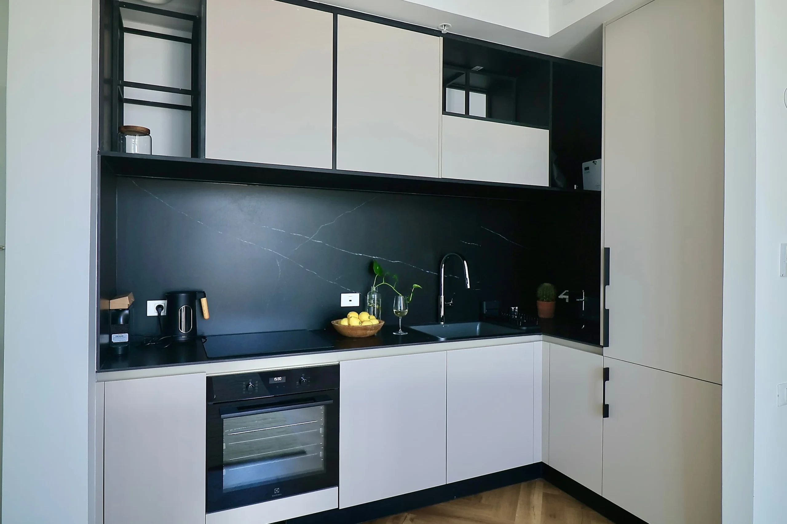 Luxury 1BR with Balcony, Parking & Mamak in a Secure Florentin Tower