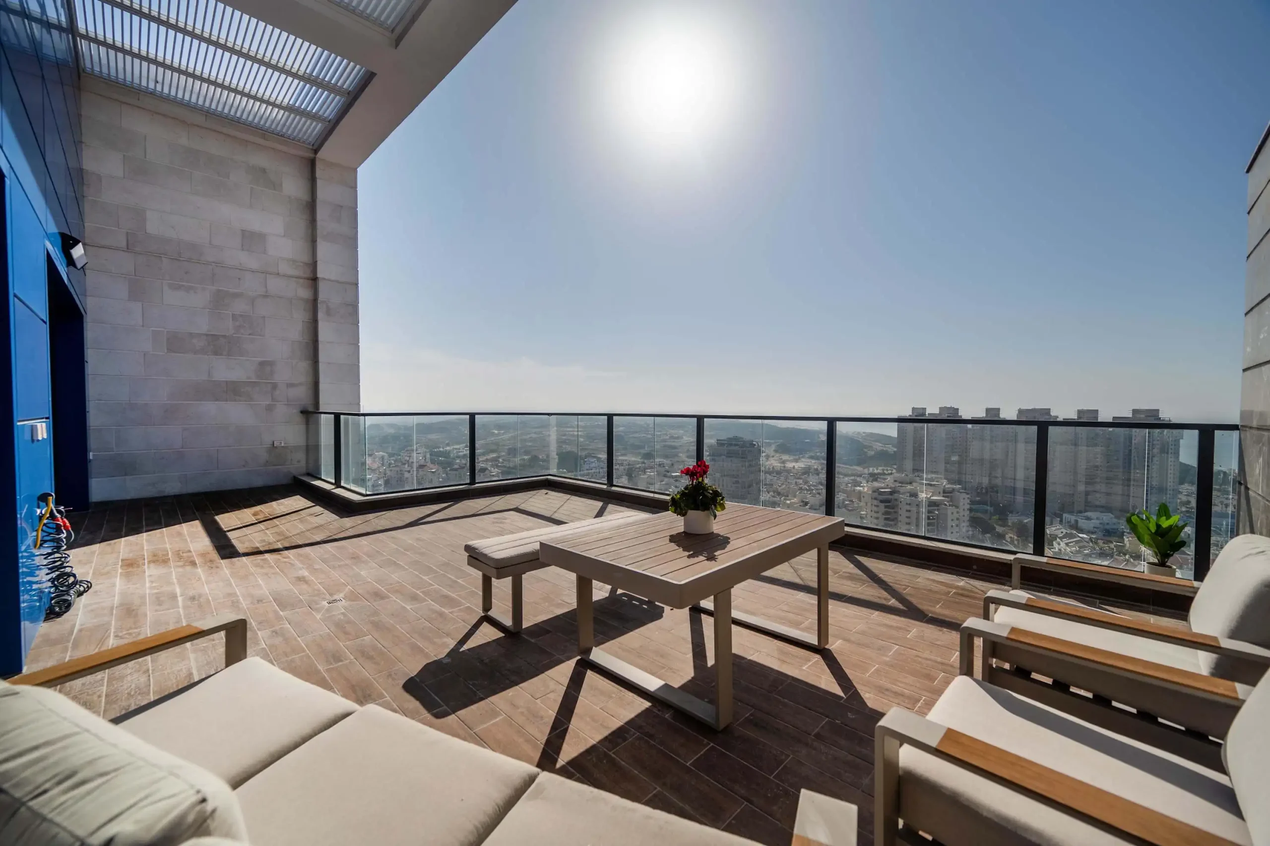 Luxury 5BR Penthouse with Huge Sea-View Balcony & Mamad in Bat Yam