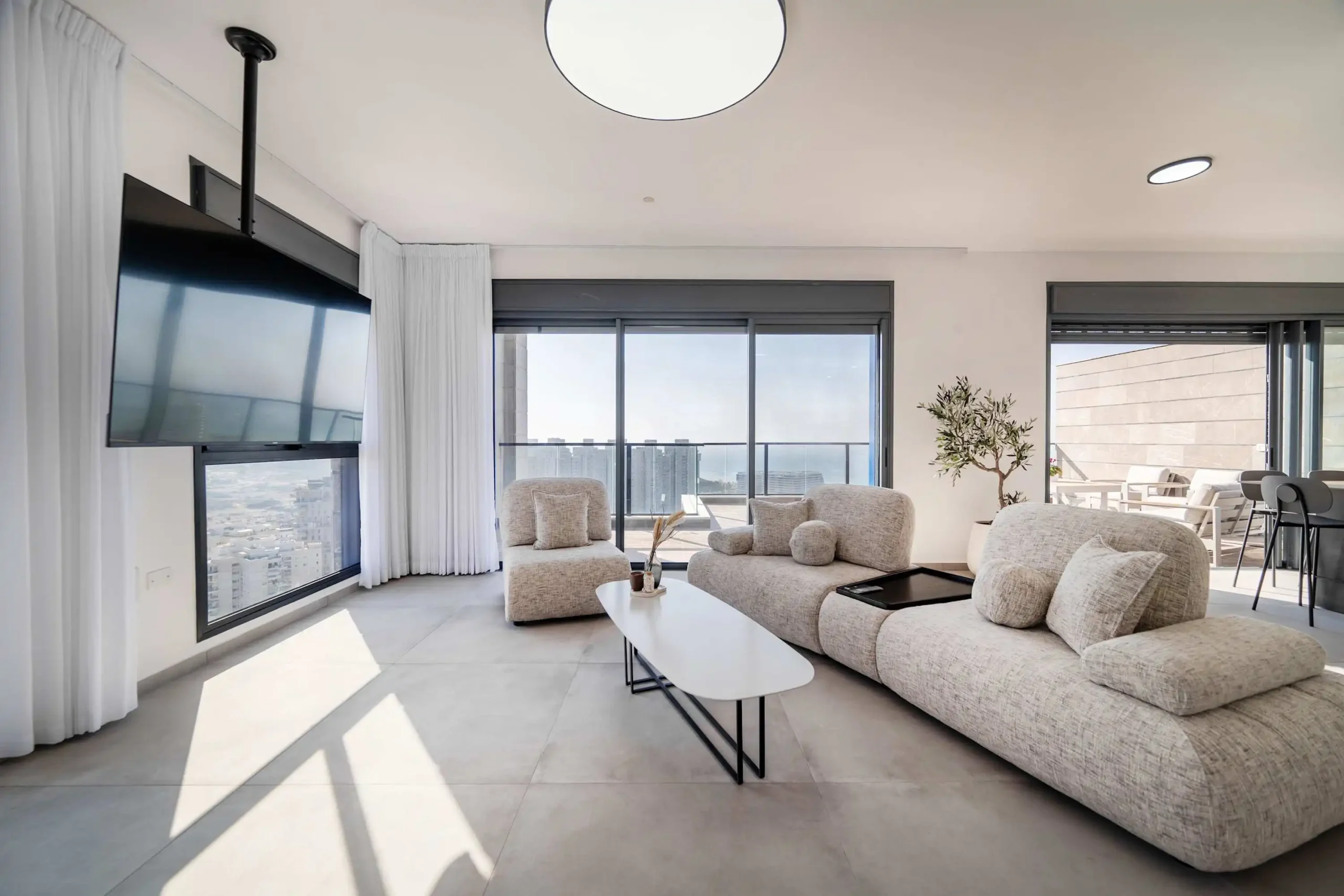 Luxury 5BR Penthouse with Huge Sea-View Balcony & Mamad in Bat Yam