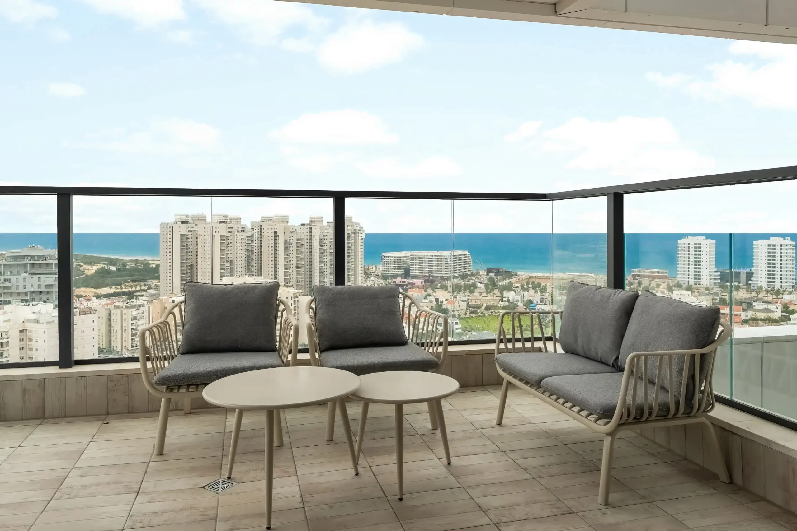 Luxury 4BR with Panoramic Sea-View Balcony & Mamad in Bat Yam