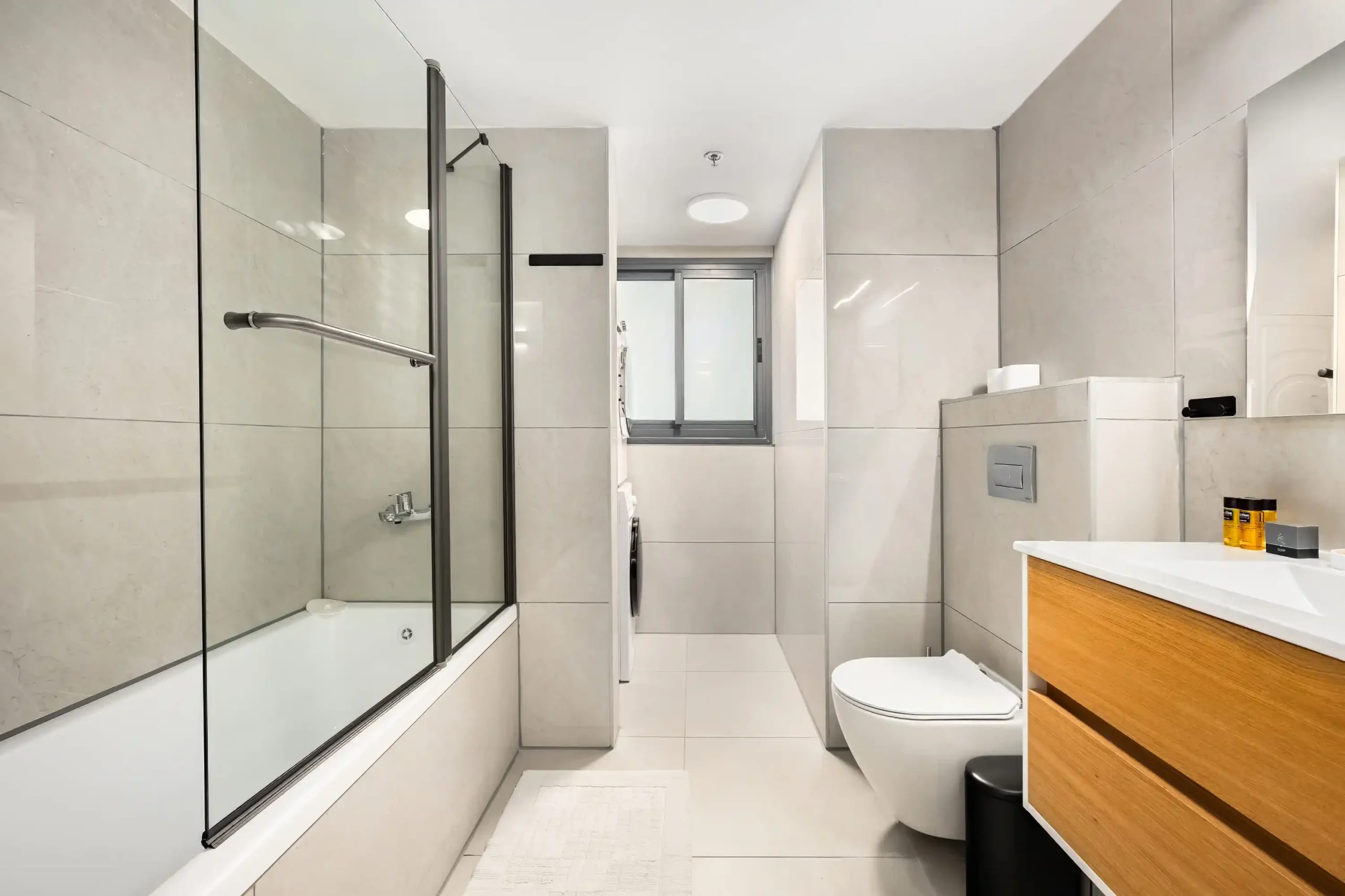 Luxury 4BR with Panoramic Sea-View Balcony & Mamad in Bat Yam