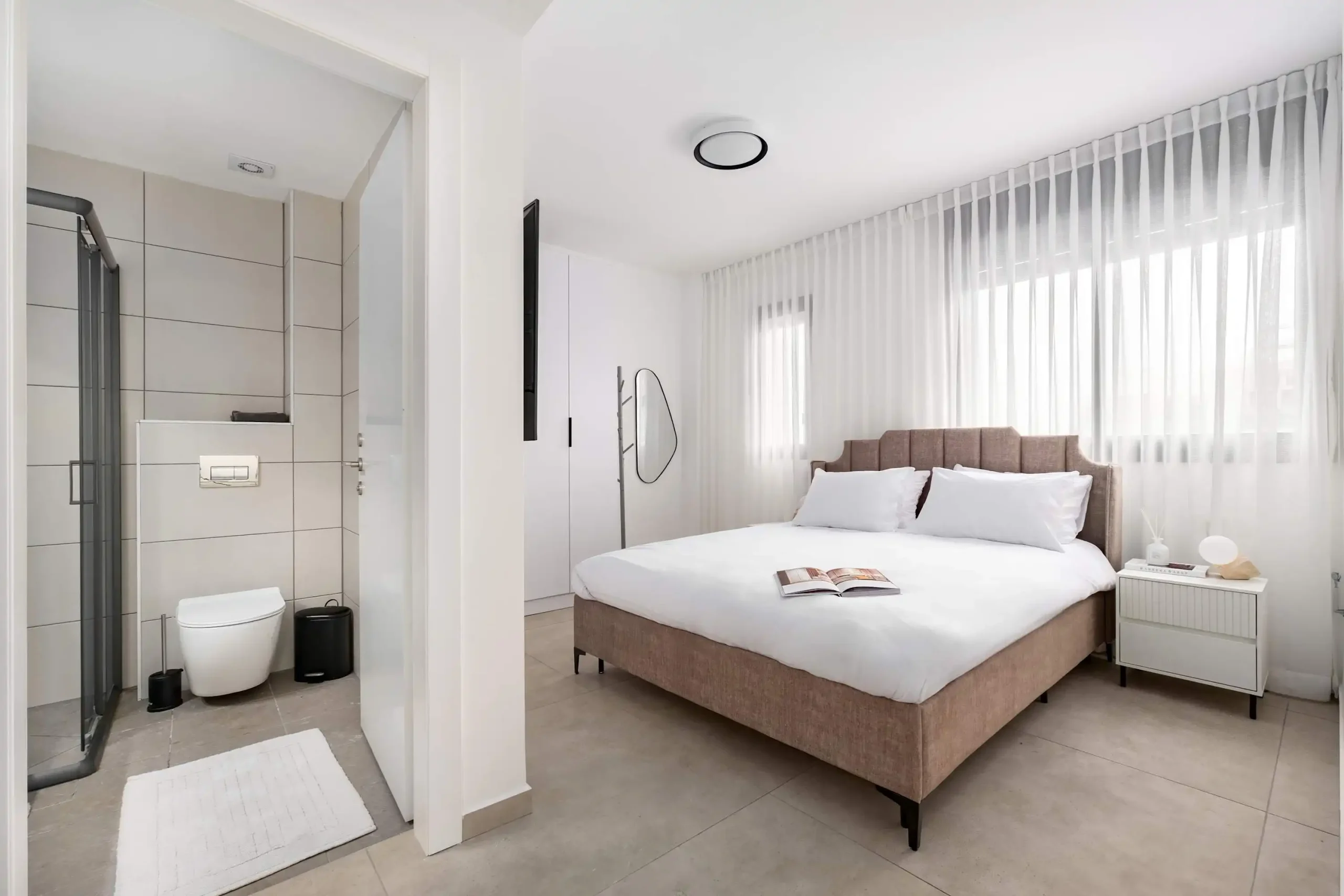 Luxury 4BR with Panoramic Sea-View Balcony & Mamad in Bat Yam