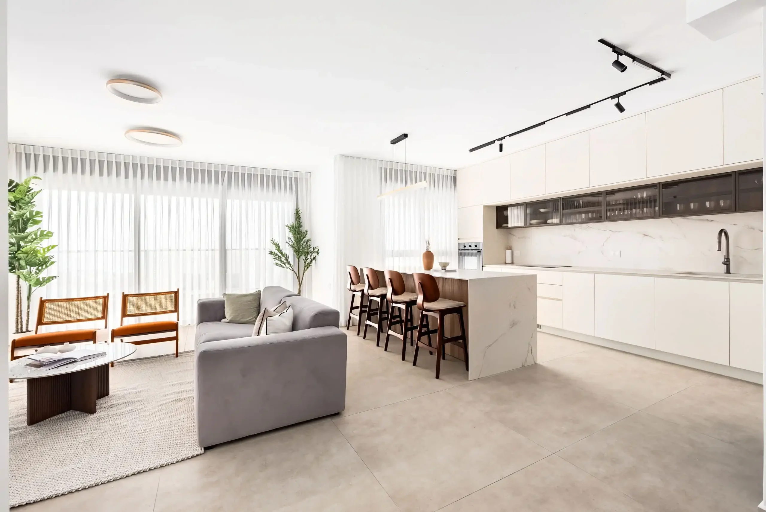 Luxury 4BR with Panoramic Sea-View Balcony & Mamad in Bat Yam