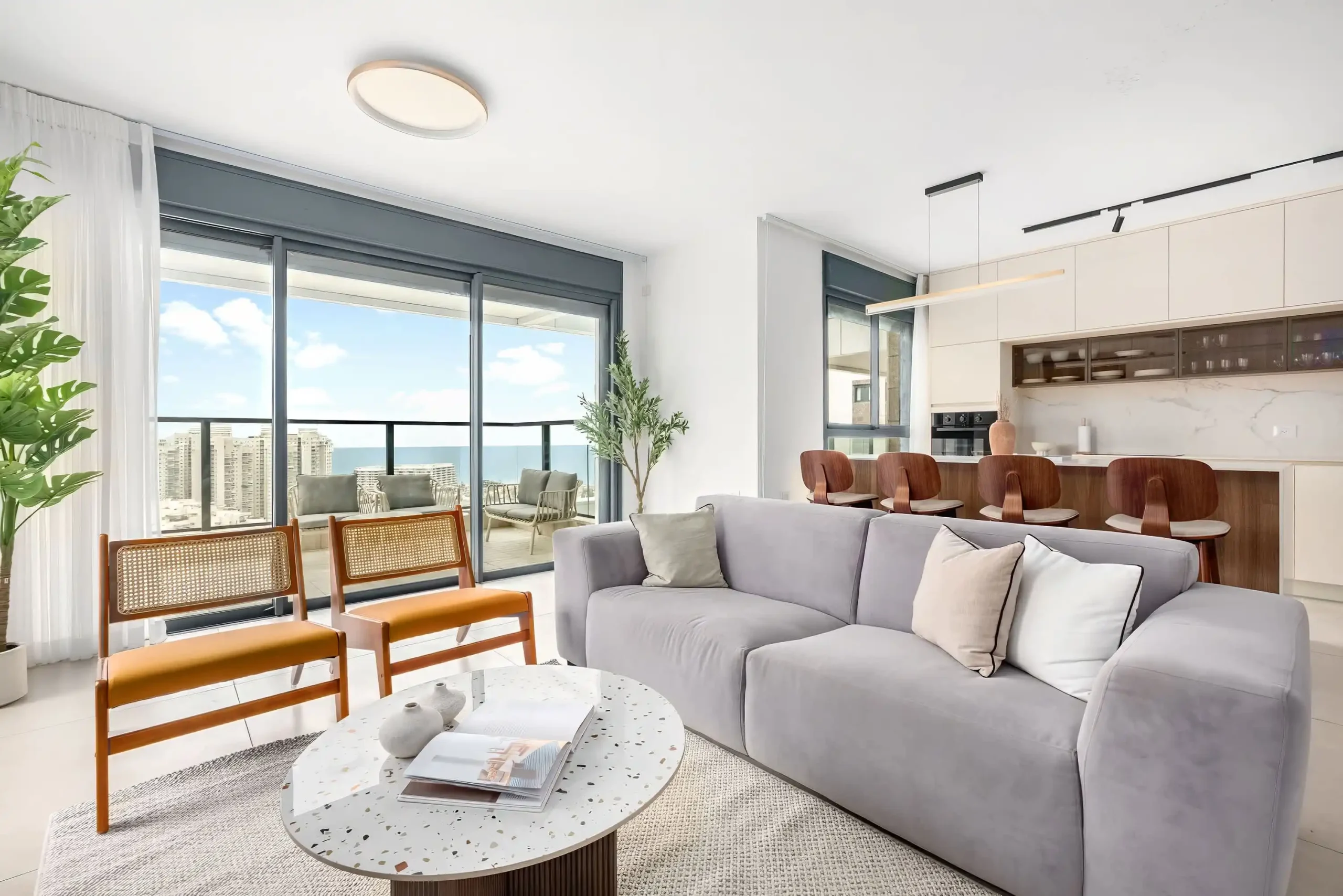 Luxury 4BR with Panoramic Sea-View Balcony & Mamad in Bat Yam
