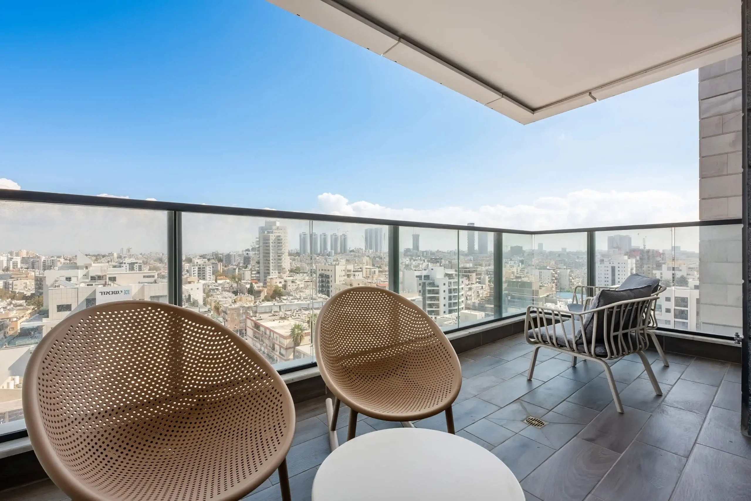 Luxury 2-Bedroom Apartment Steps from the Beach with Balcony and Mamad in Bat Yam