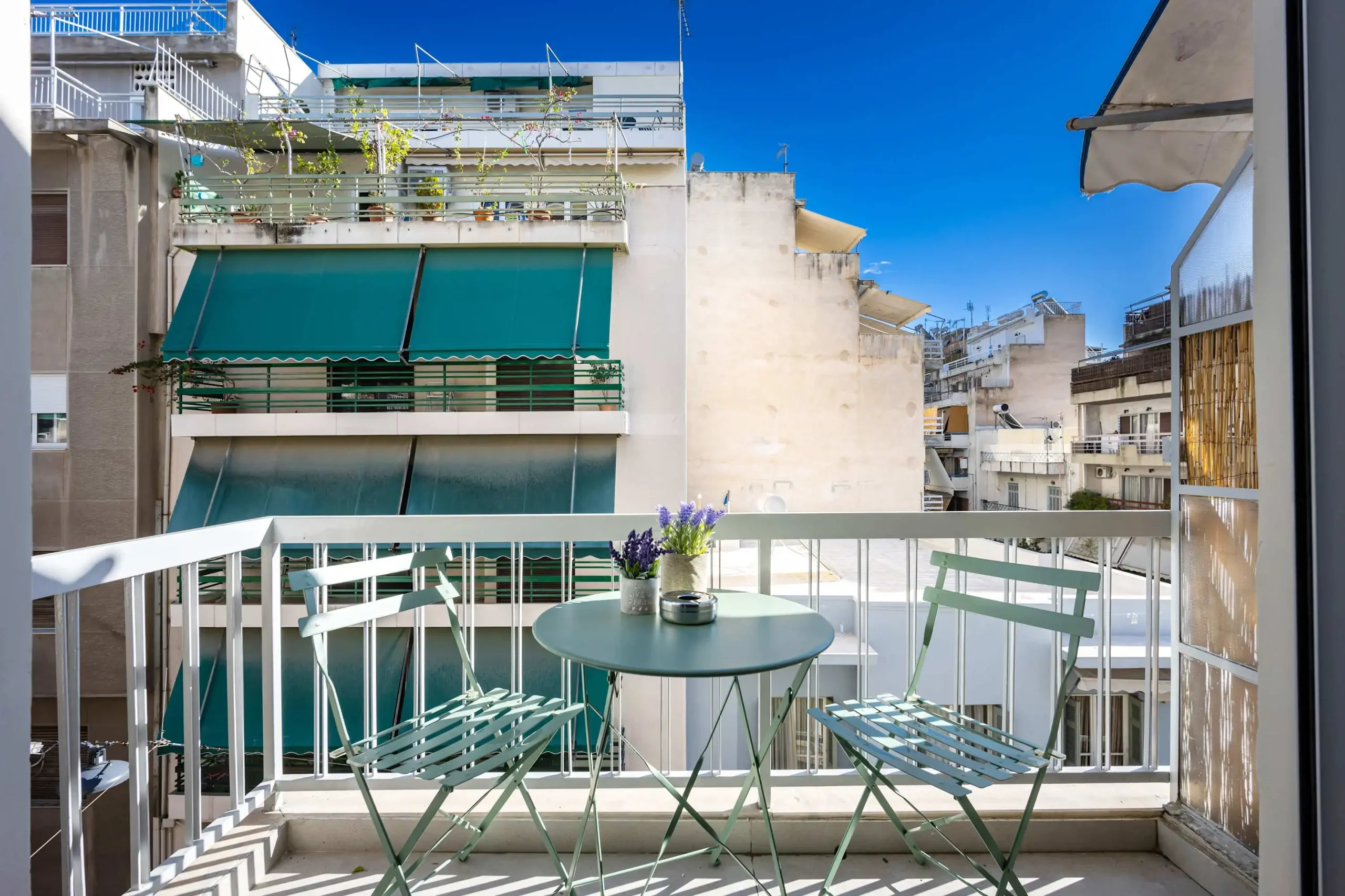 Bright and Stylish 1-Bedroom Apartment in Koukaki with Balcony and Sofa Bed