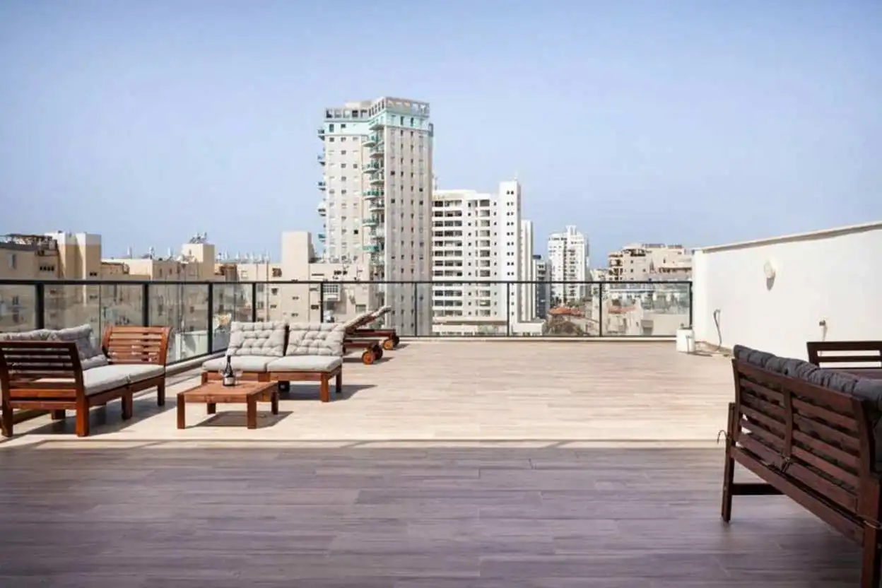 Luxury 3-Bedroom Beachside Apartment with Huge Patio and Mamad in Bat Yam