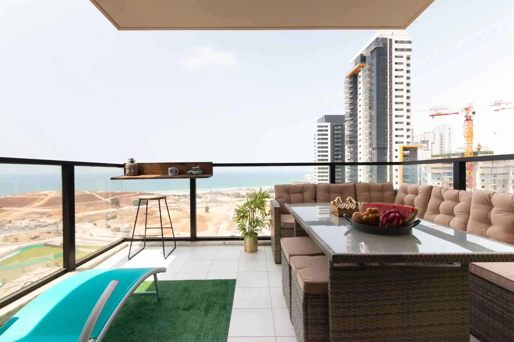 Luxury 3-Bedroom Seafront Apartment in a Prestigious Tower with Parking and Mamad in Bat Yam