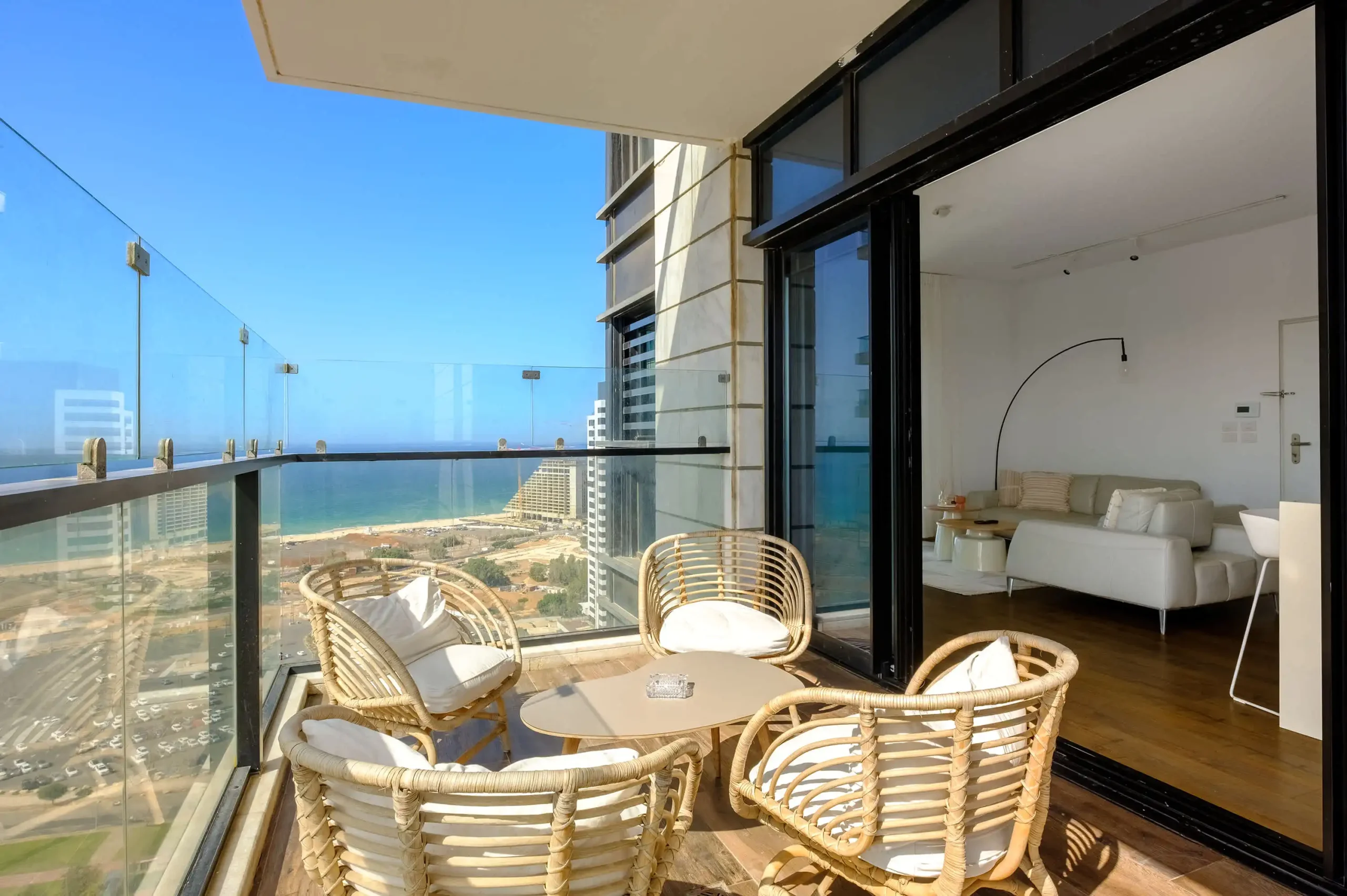 Premium 3-Bedroom Tower Apartment with Sea View, Parking and Mamad in Bat Yam