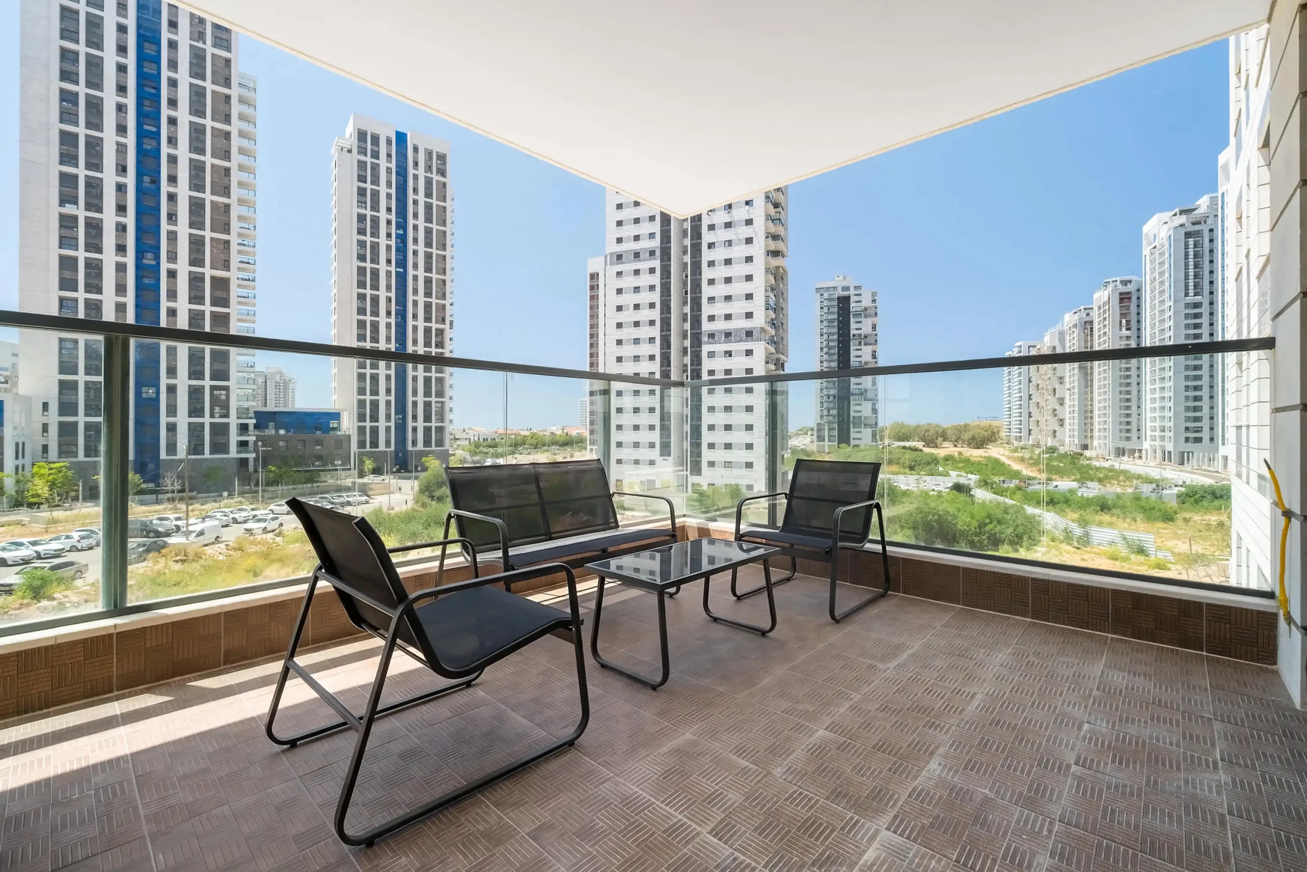 Modern 4-Bedroom Apartment with Balcony, Parking and Mamad in Bat Yam