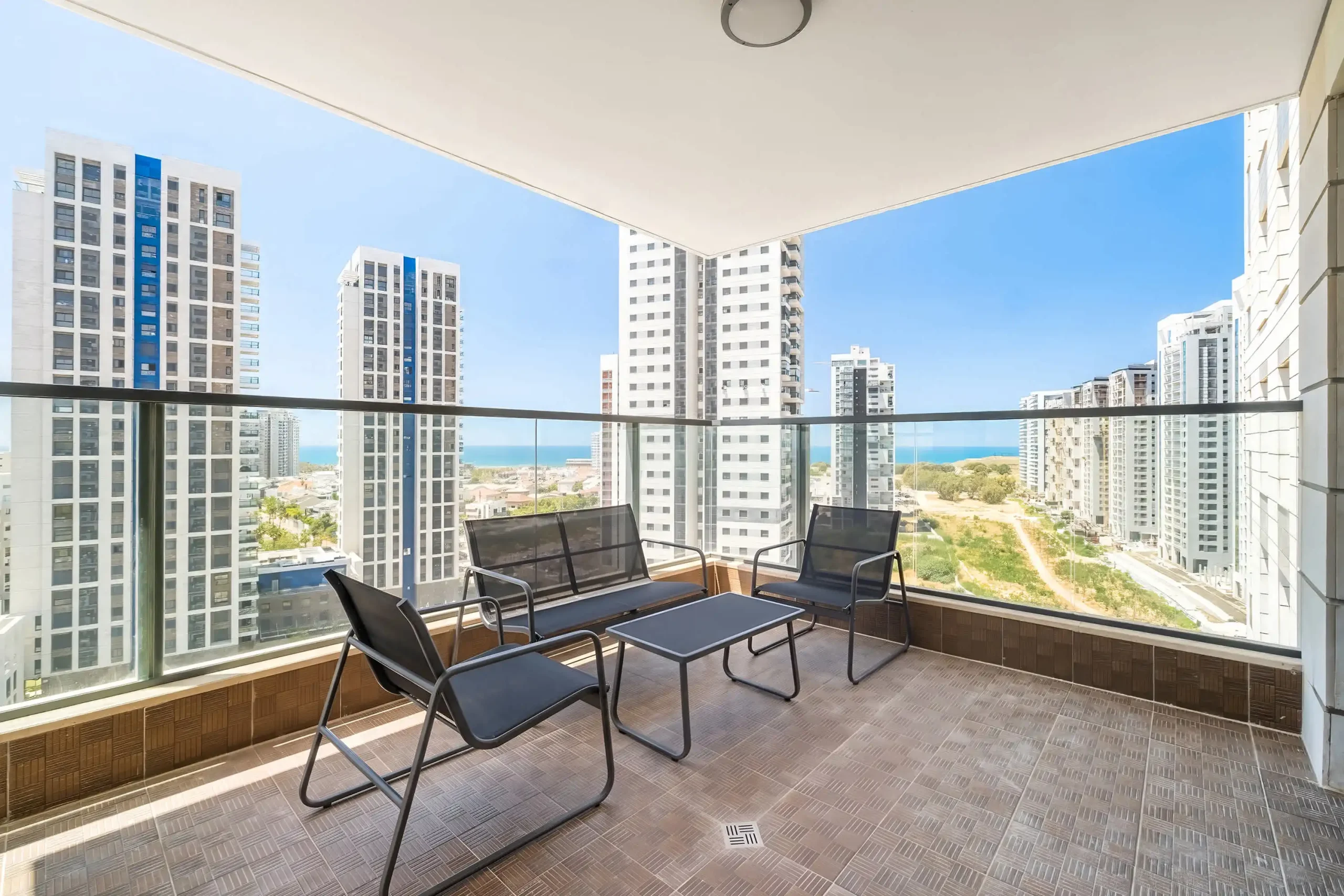 Spacious 4-Bedroom Apartment with Balcony, Parking and Mamad in Bat Yam