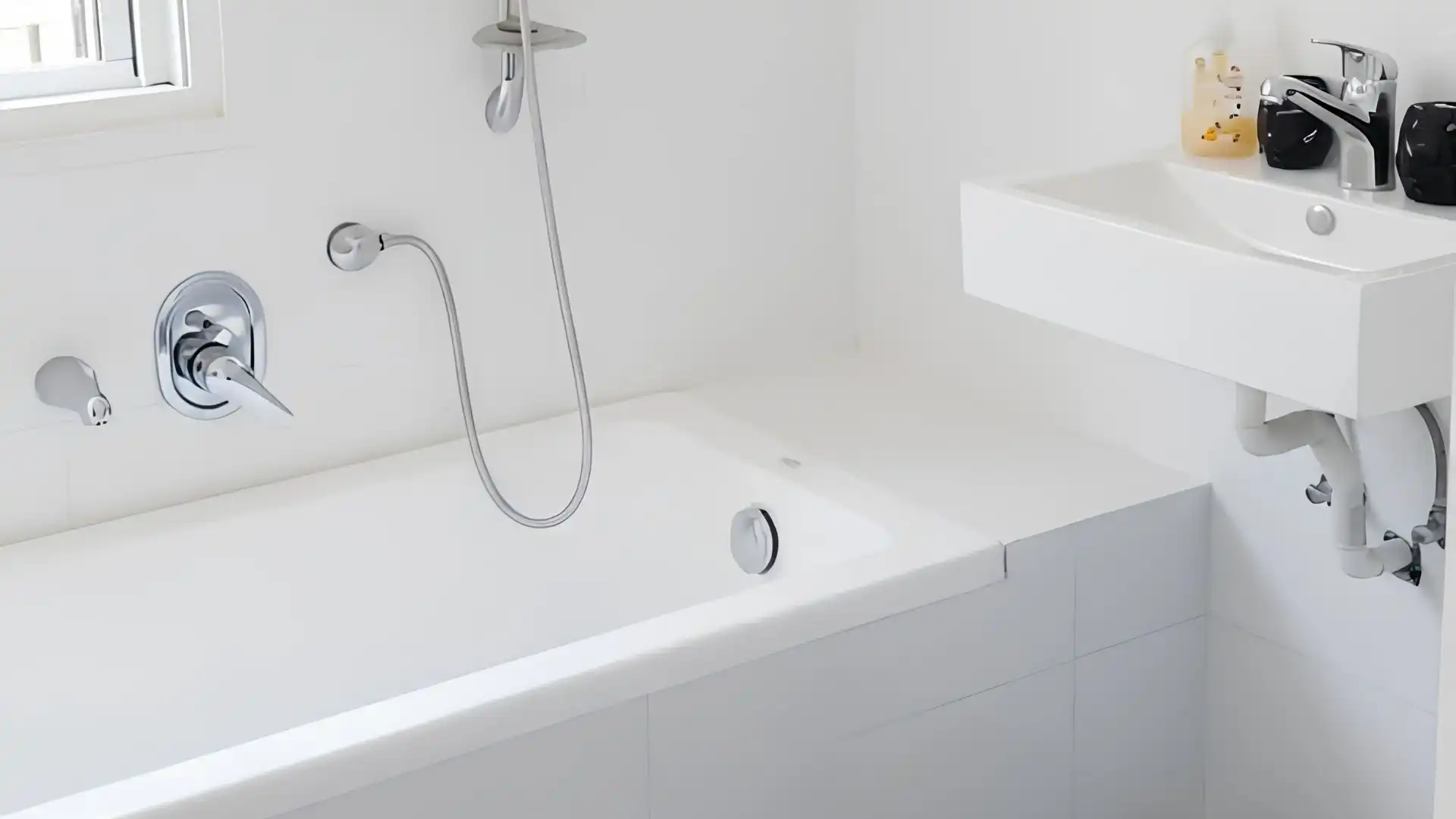 Spacious 2BR with Private Parking & Steps from the Beach in Bat Yam