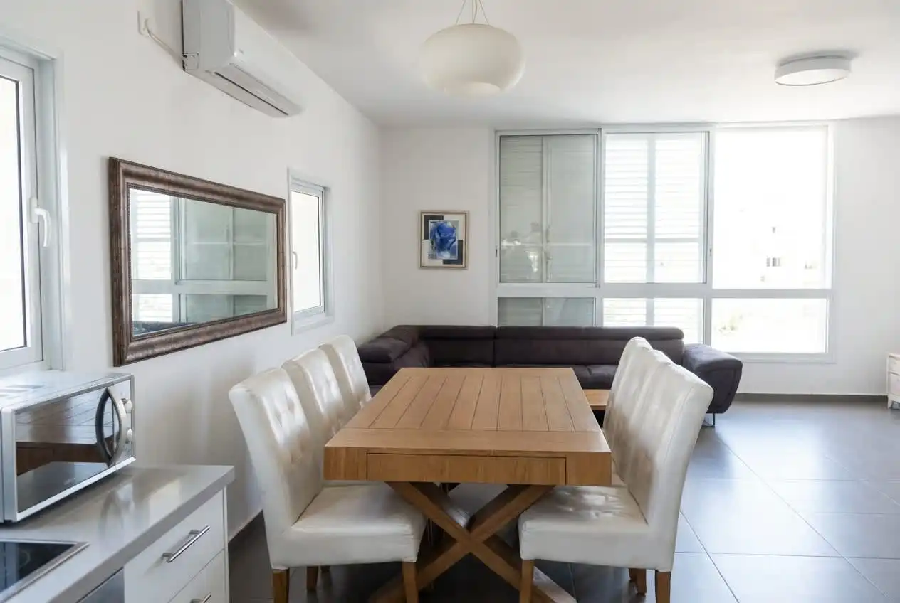 Spacious 2BR with Private Parking & Steps from the Beach in Bat Yam