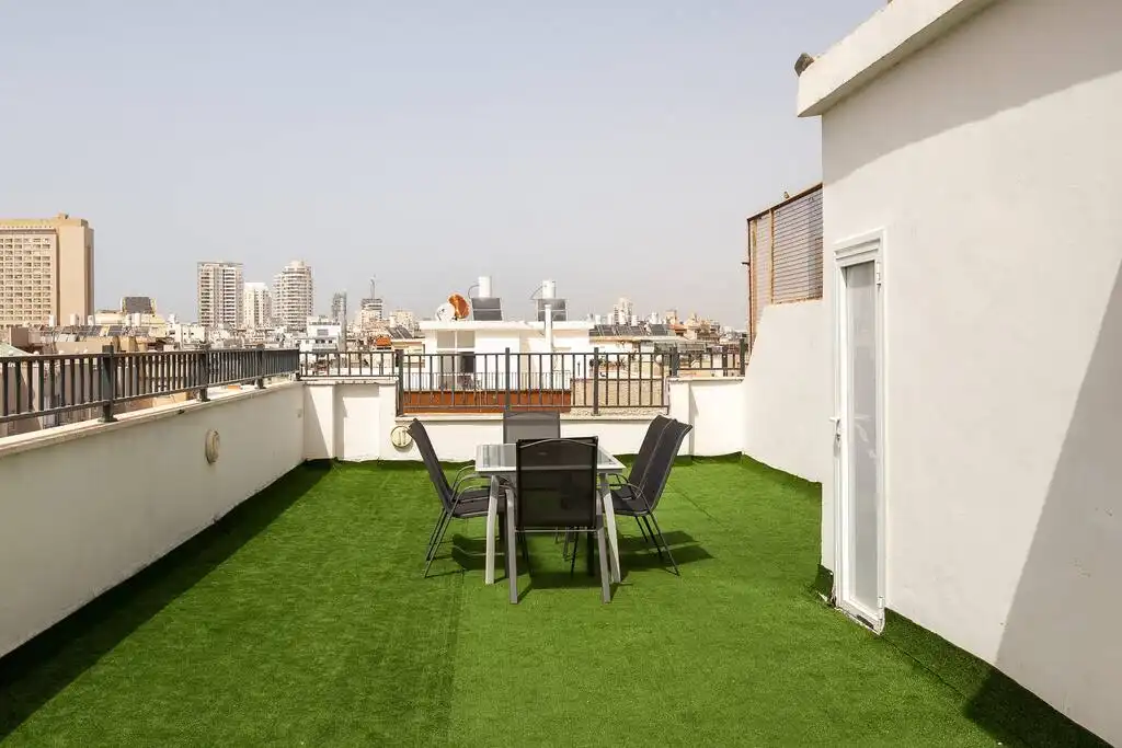 Bright 2BR with Private Rooftop, Parking & Steps from the Beach in Bat Yam
