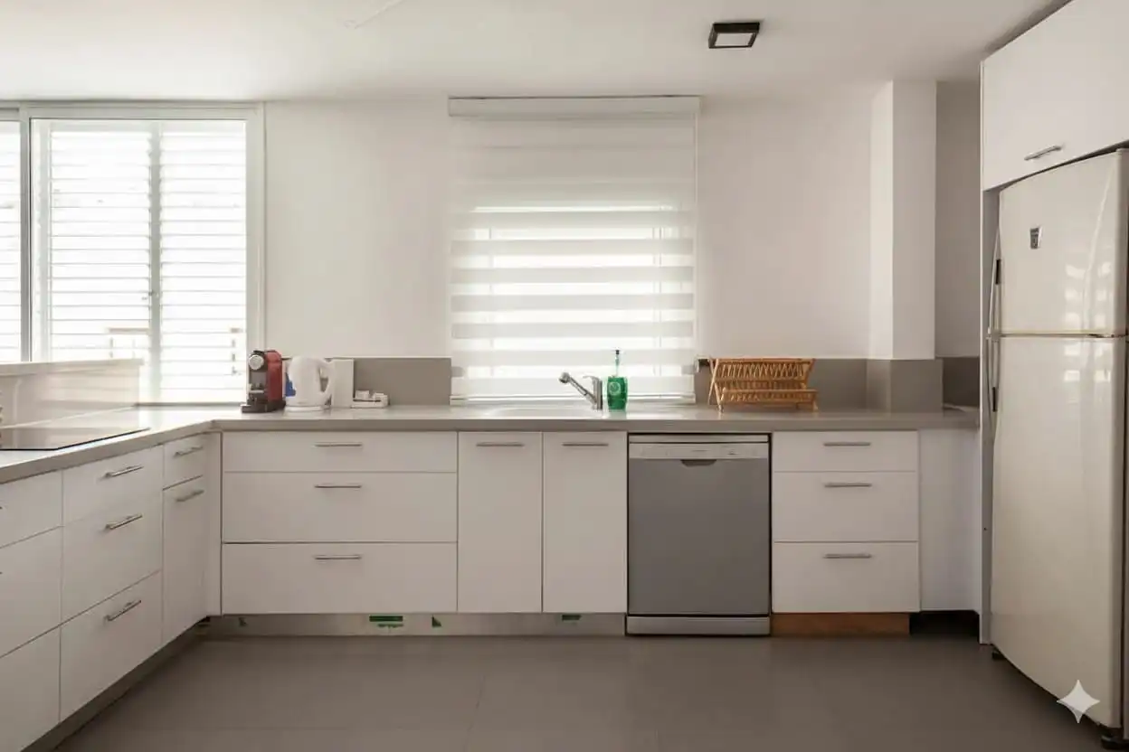 Bright 2BR with Private Rooftop, Parking & Steps from the Beach in Bat Yam