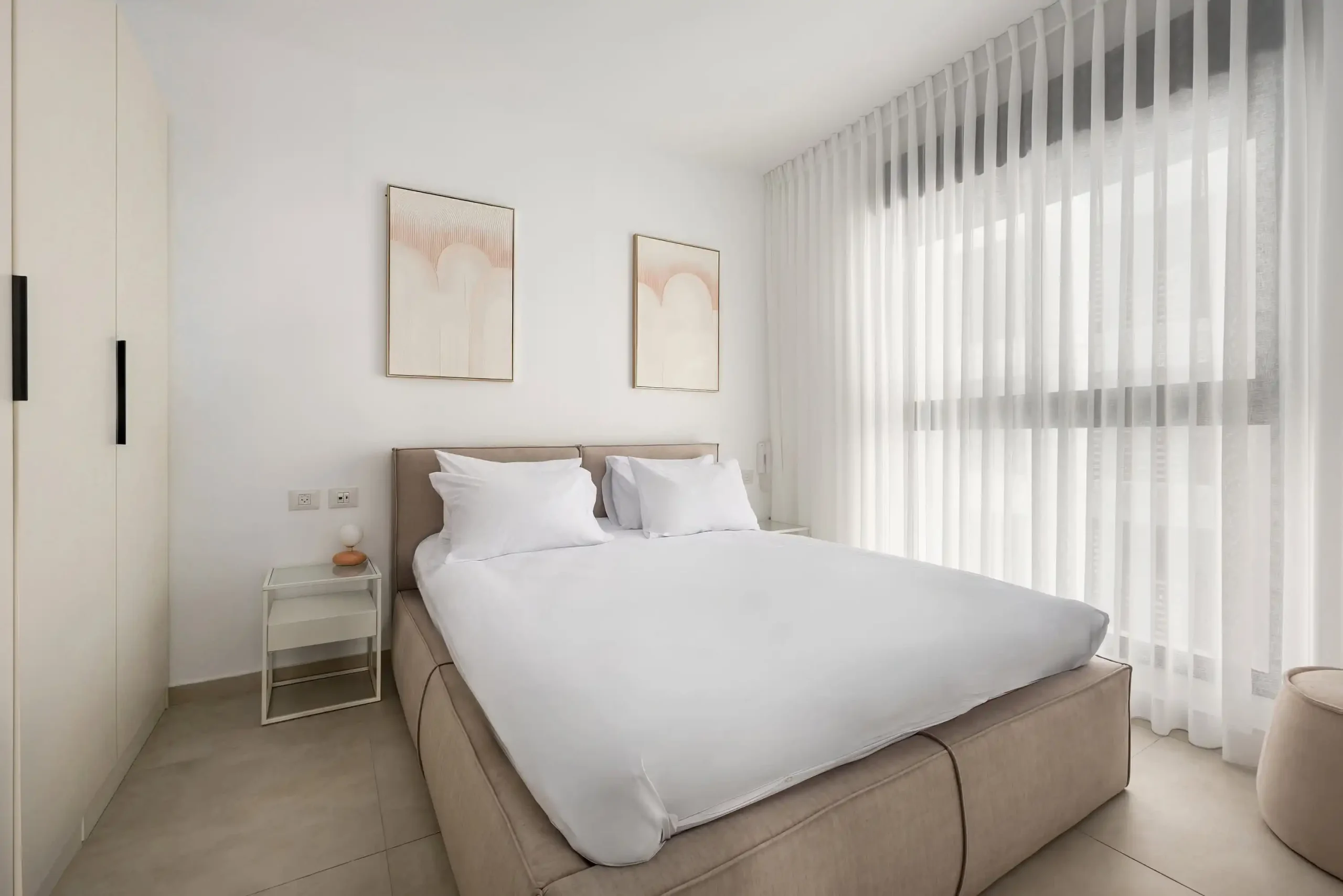 Luxury 2-Bedroom Apartment Steps from the Beach with Balcony and Mamad in Bat Yam