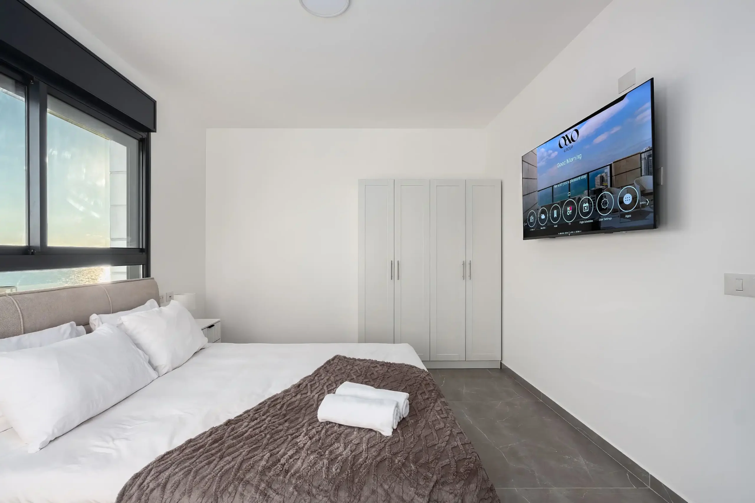 Luxury 4-Bedroom Apartment with Breathtaking Sea Views, Balcony and Mamad in Bat Yam