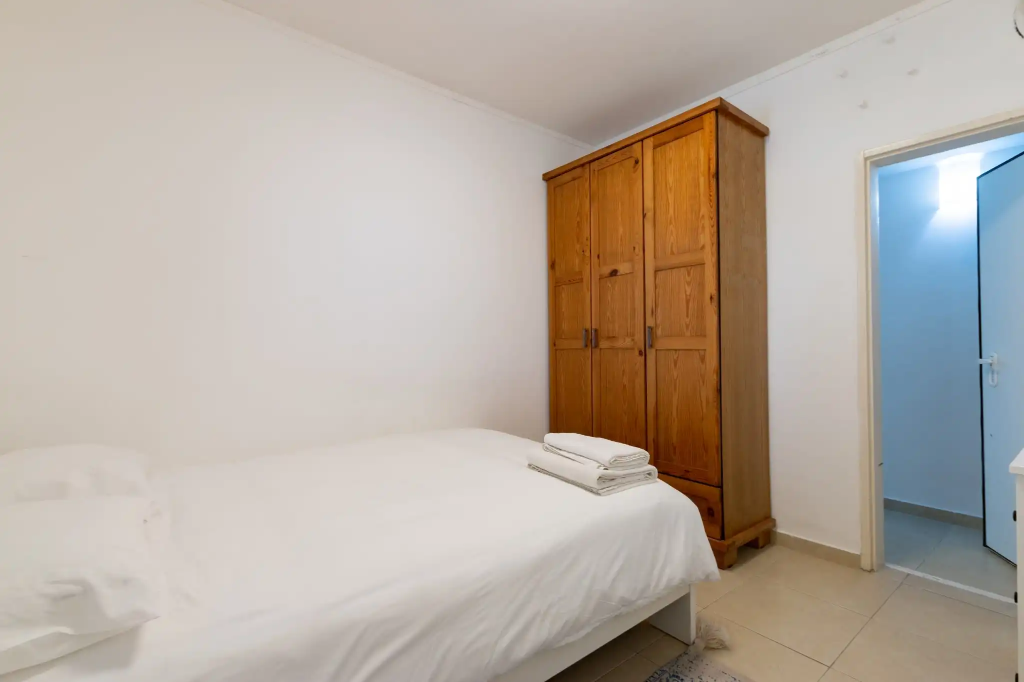 Luxury 3-Bedroom Beachfront Apartment with Sea View, Parking and Mamad in Bat Yam