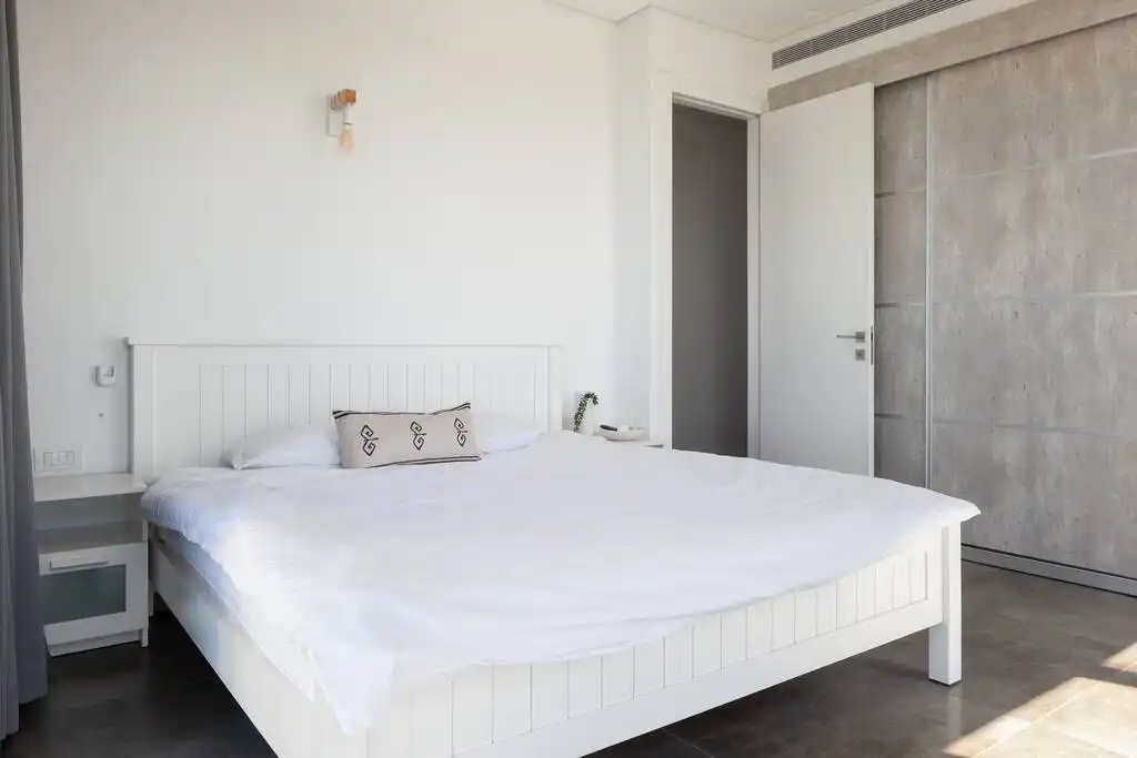 Luxury 4-Bedroom Penthouse with Jacuzzi, Sea View and Mamad in Bat Yam