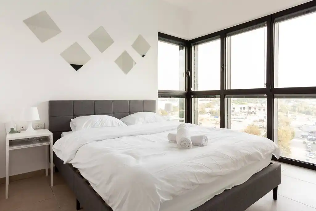 Modern 3-Bedroom Tower Apartment with Spectacular Sea View, Parking and Mamad in Bat Yam