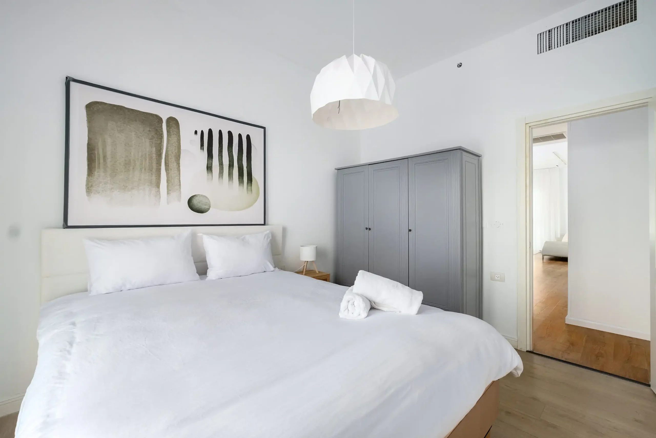 Premium 3-Bedroom Tower Apartment with Sea View, Parking and Mamad in Bat Yam