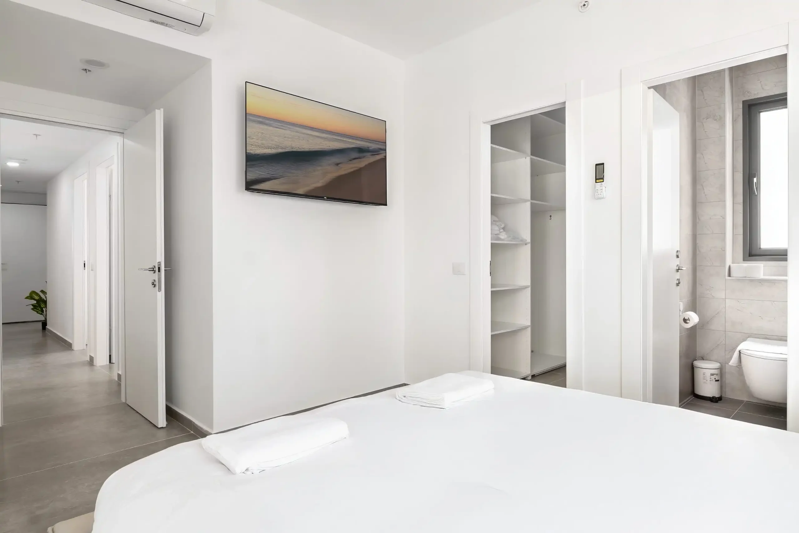 Spacious 4-Bedroom Apartment with Balcony, Parking and Mamad in Bat Yam