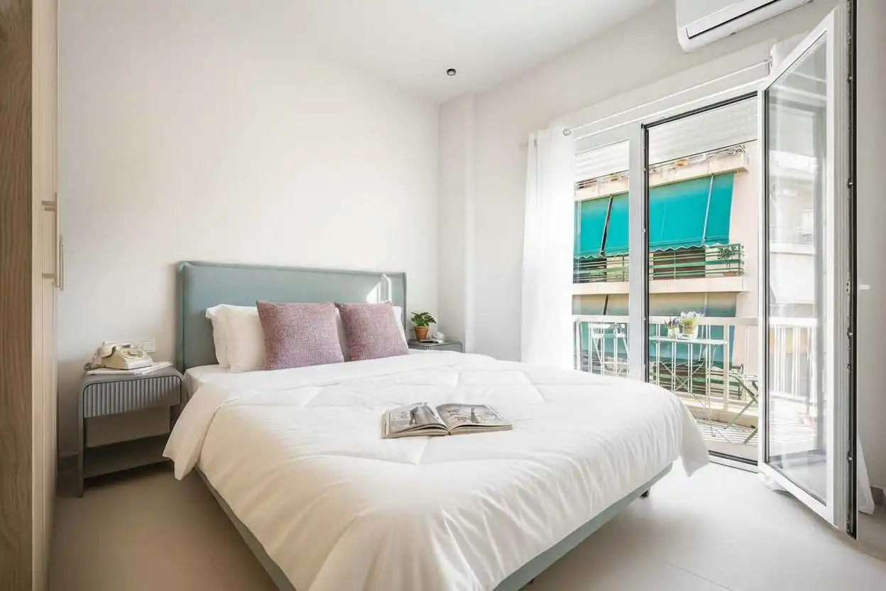 Bright and Stylish 1-Bedroom Apartment in Koukaki with Balcony and Sofa Bed