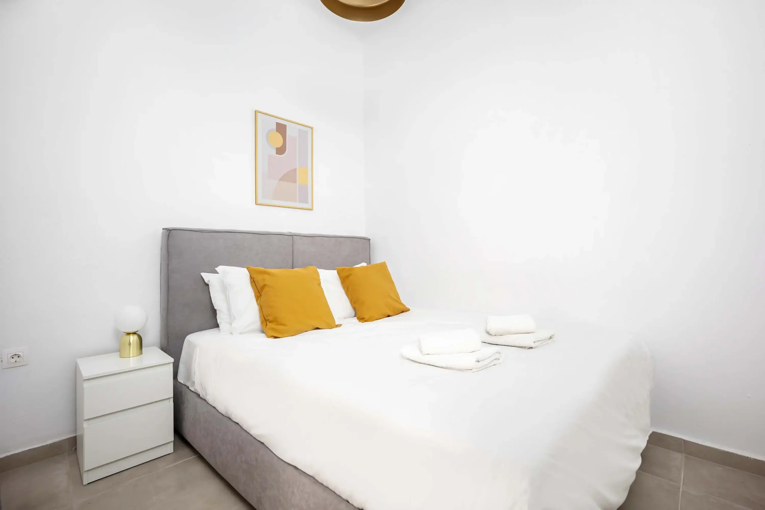 Warm and Stylish 1-Bedroom Apartment in Athens with King Bed and Sofa Bed