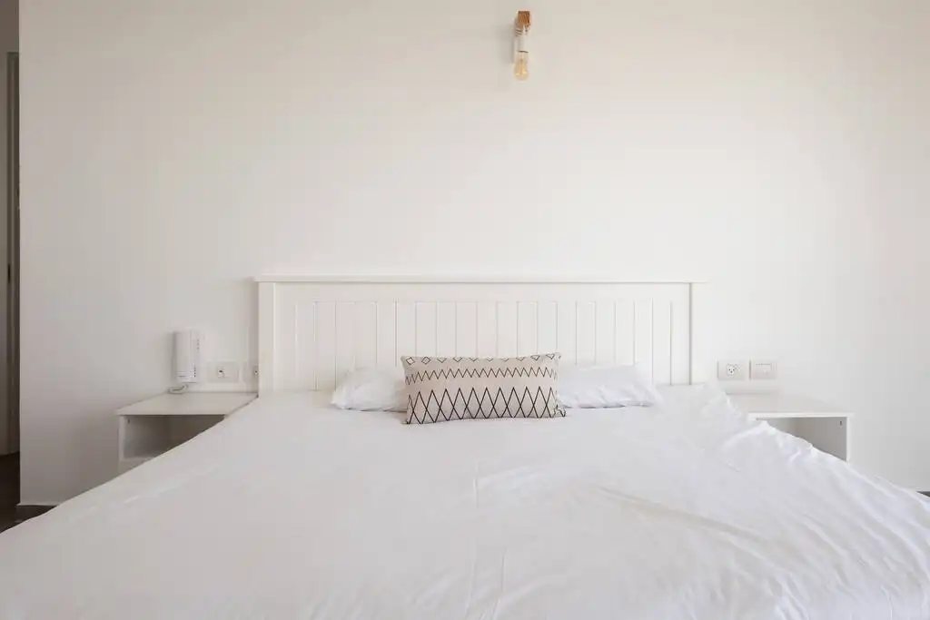Luxury 4-Bedroom Penthouse with Jacuzzi, Sea View and Mamad in Bat Yam
