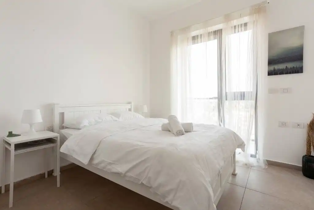 Modern 3-Bedroom Tower Apartment with Spectacular Sea View, Parking and Mamad in Bat Yam