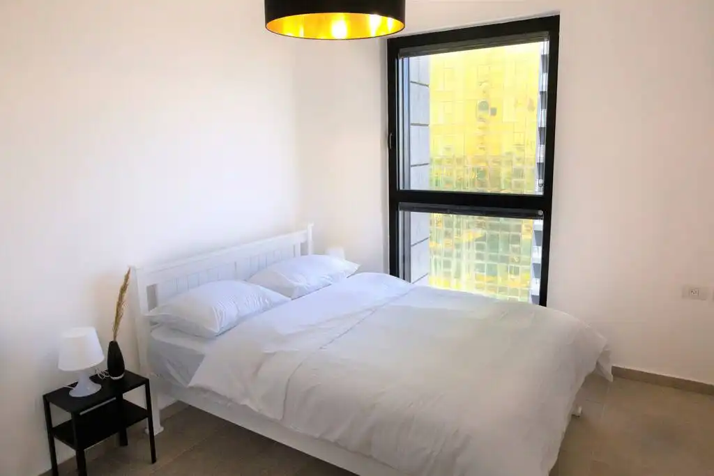 Elegant 3-Bedroom Tower Apartment with Sea View, Parking and Mamad in Bat Yam