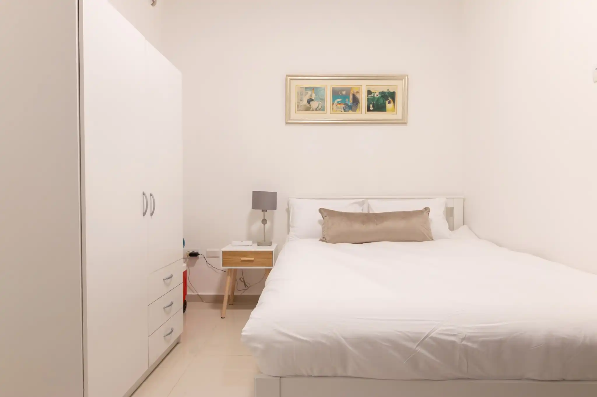 Luxury 3-Bedroom Seafront Apartment in a Prestigious Tower with Parking and Mamad in Bat Yam