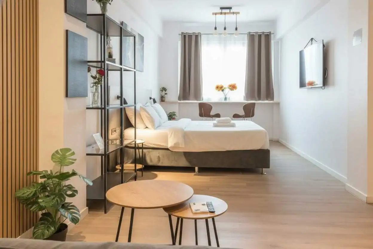 Spacious Studio in Central Athens with King Bed and Workspace