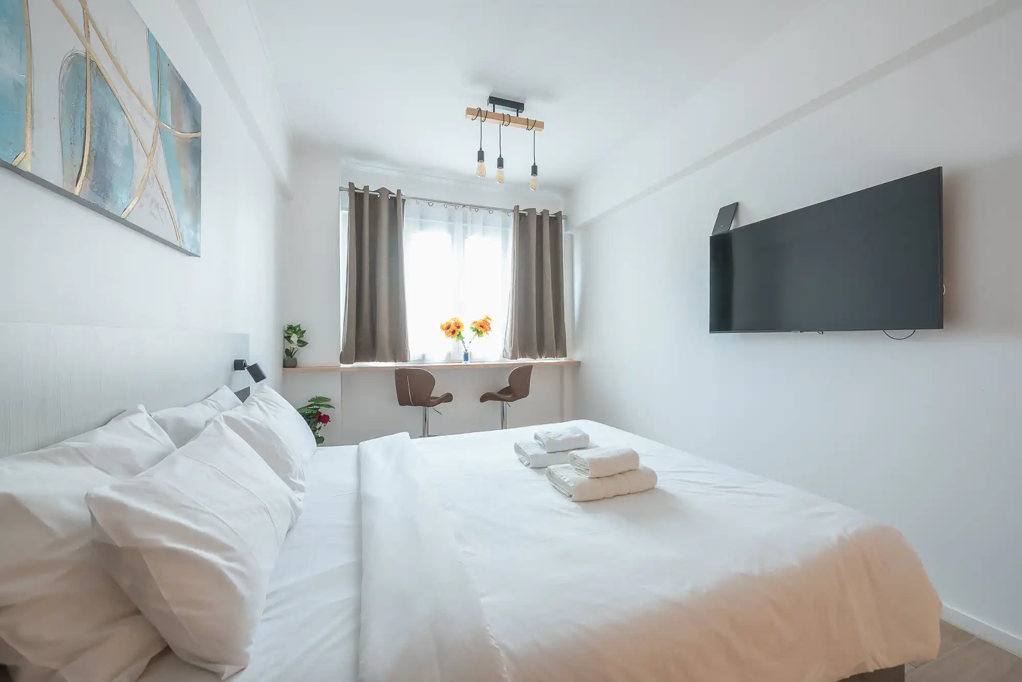 Spacious Studio in Central Athens with King Bed and Workspace