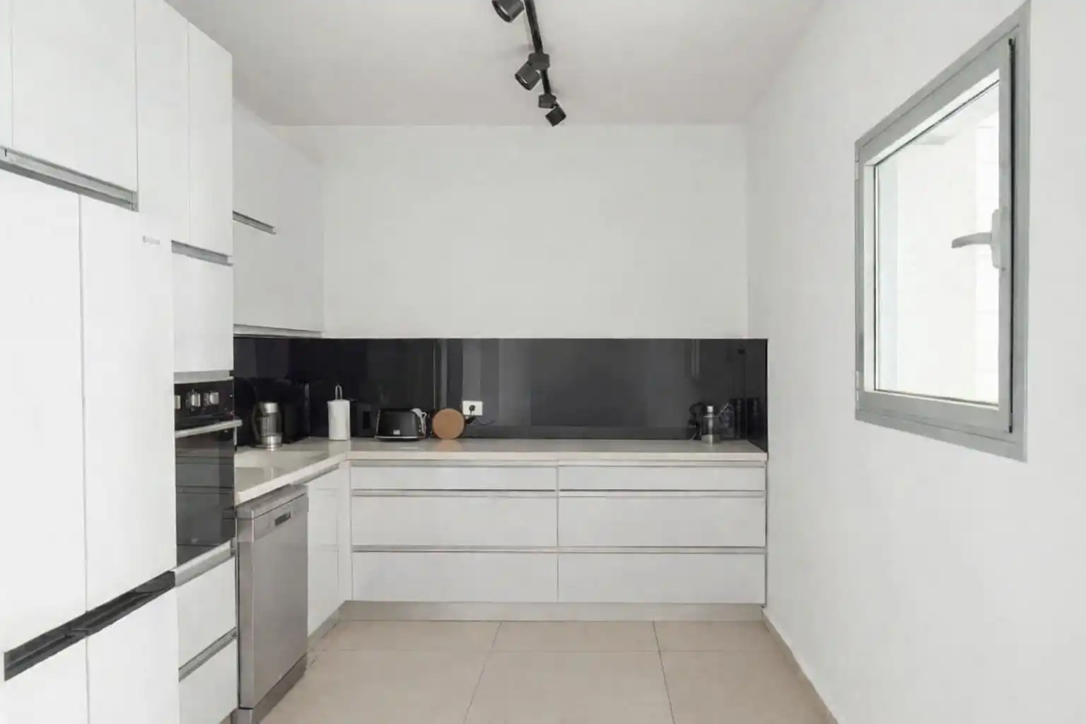 Fresh 3BR in a Sea-View Tower with Mamad on the 32nd Floor in Bat Yam