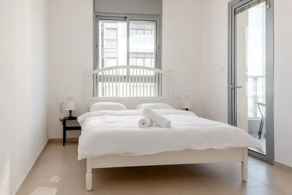  Sea-View Tower 3BR on the 33rd Floor with Parking & Mamad in Bat Yam