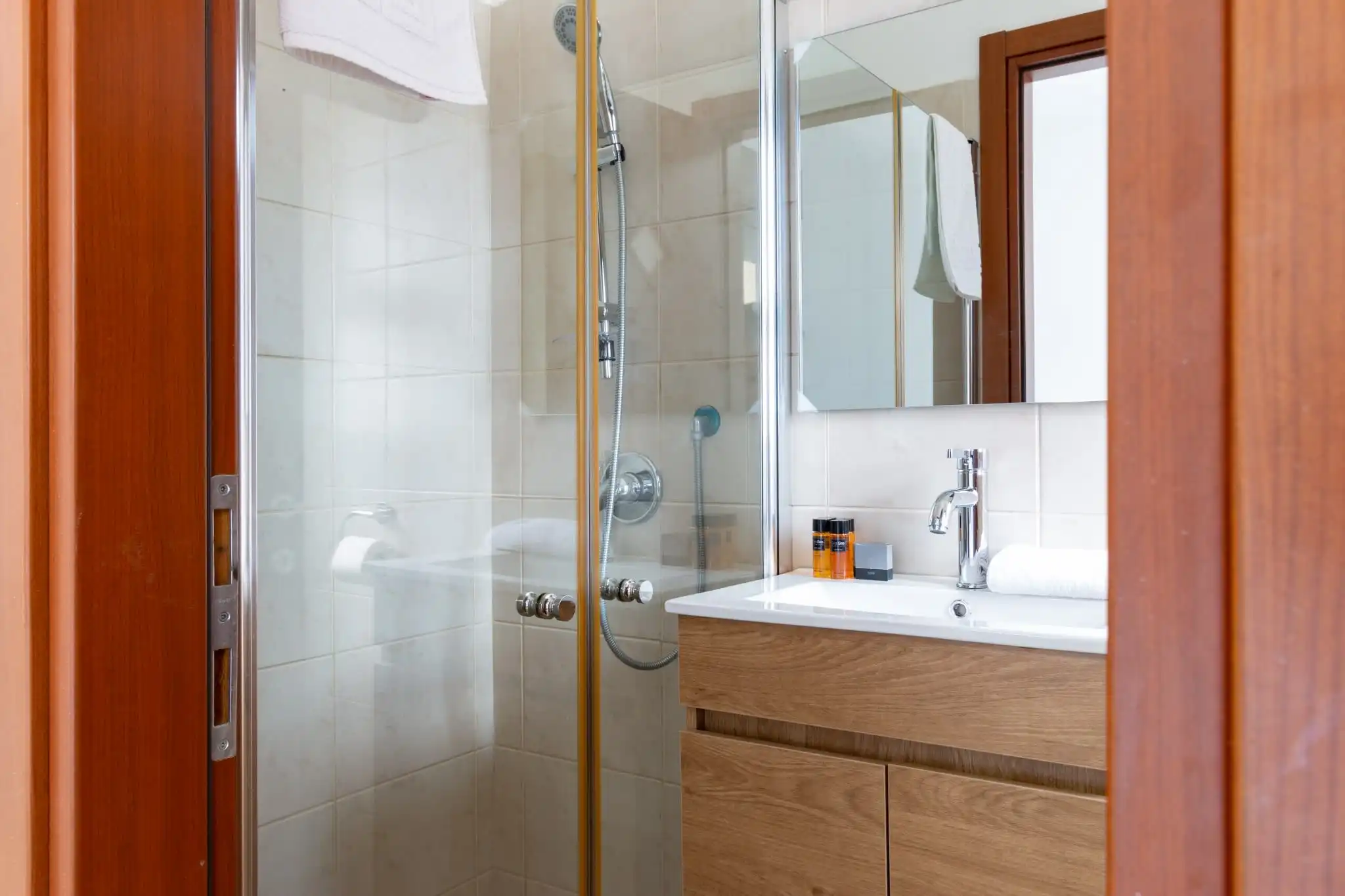 Luxury 3-Bedroom Beachfront Apartment with Sea View, Parking and Mamad in Bat Yam