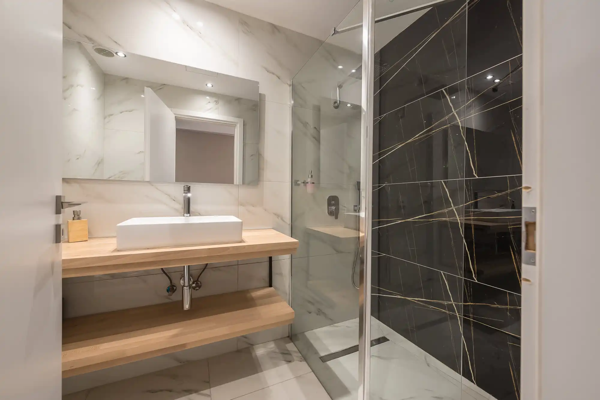 Stylish Studio in Central Athens with King Bed and Workspace