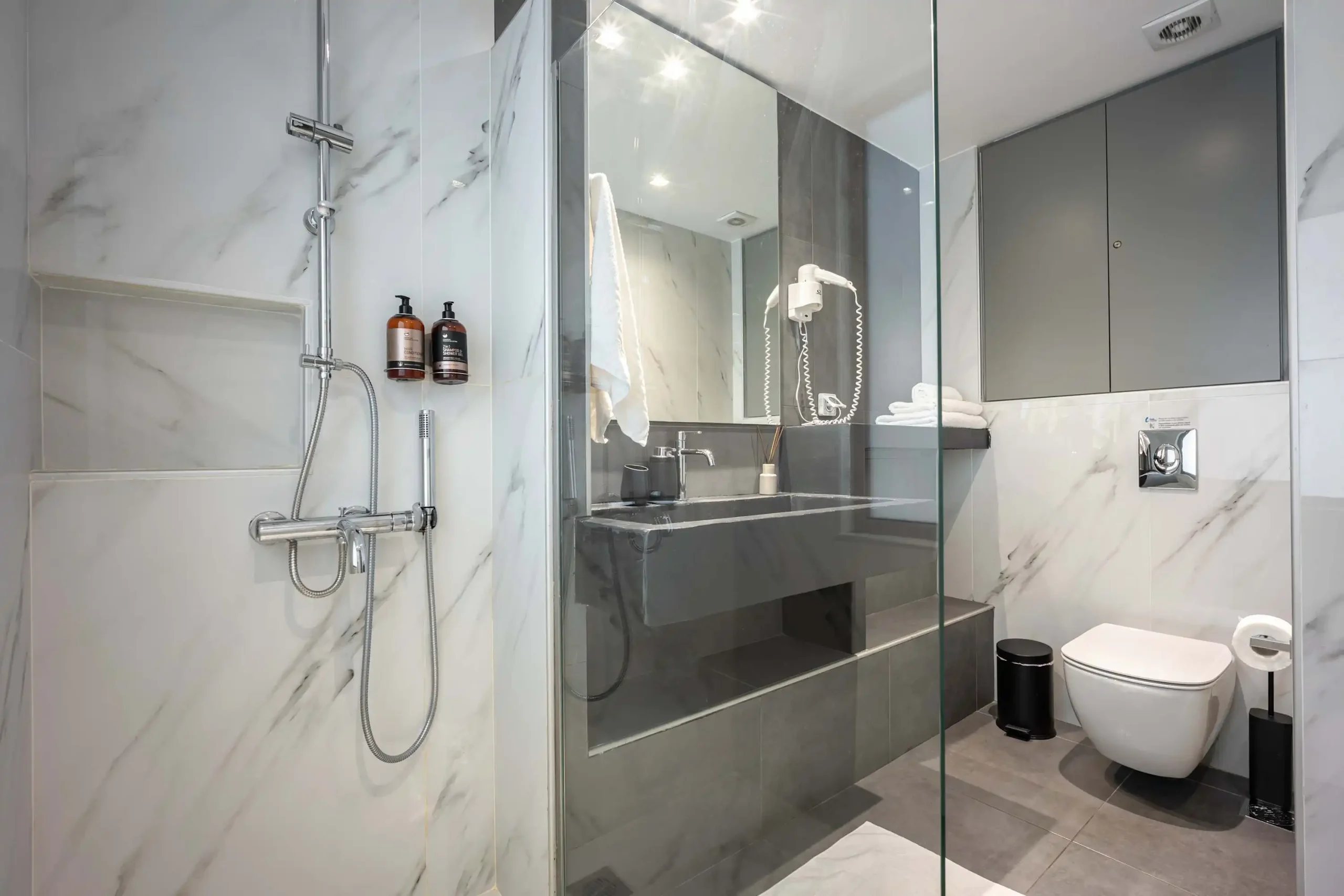 Cozy and Spacious Studio in Psirri with Acropolis View and Sofa Bed