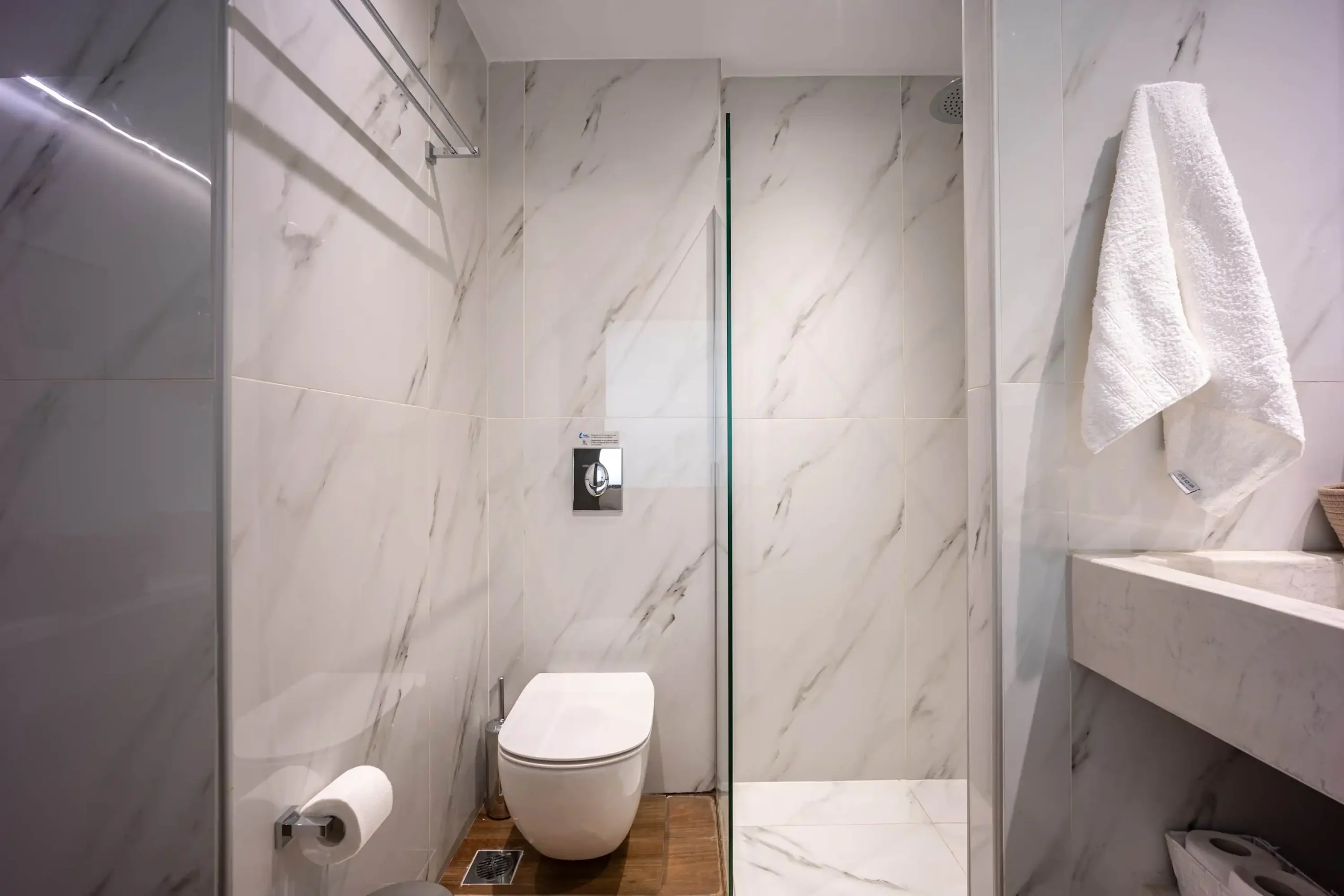 Bright and Modern Studio in Central Psirri with King Bed and Sofa Bed