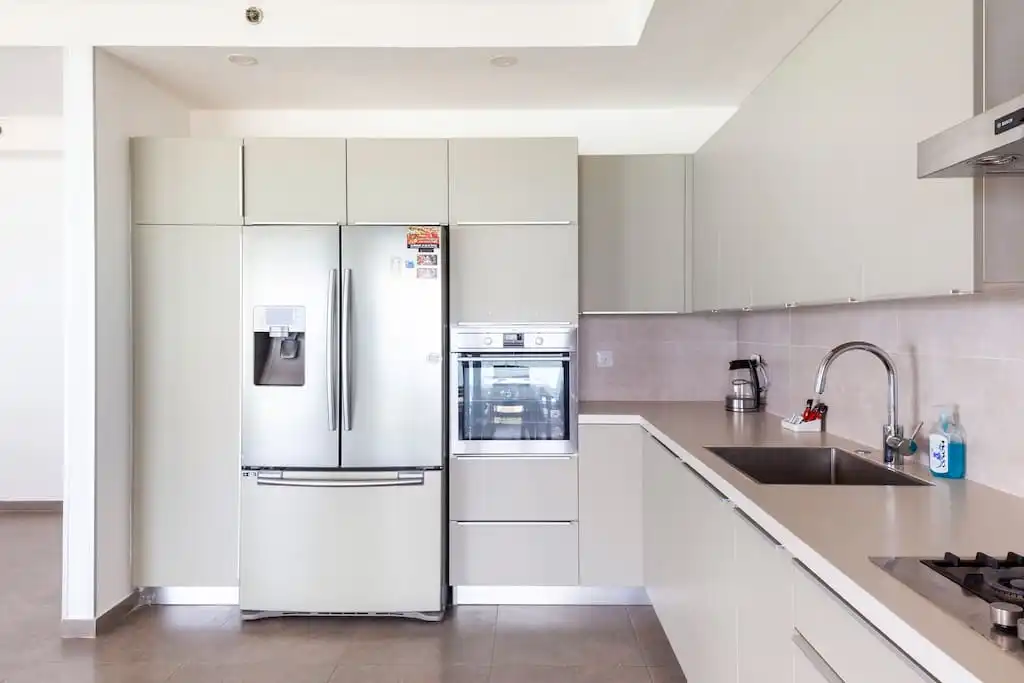 Iconic Tower 3BR with Frontline Sea View & Mamad in Bat Yam