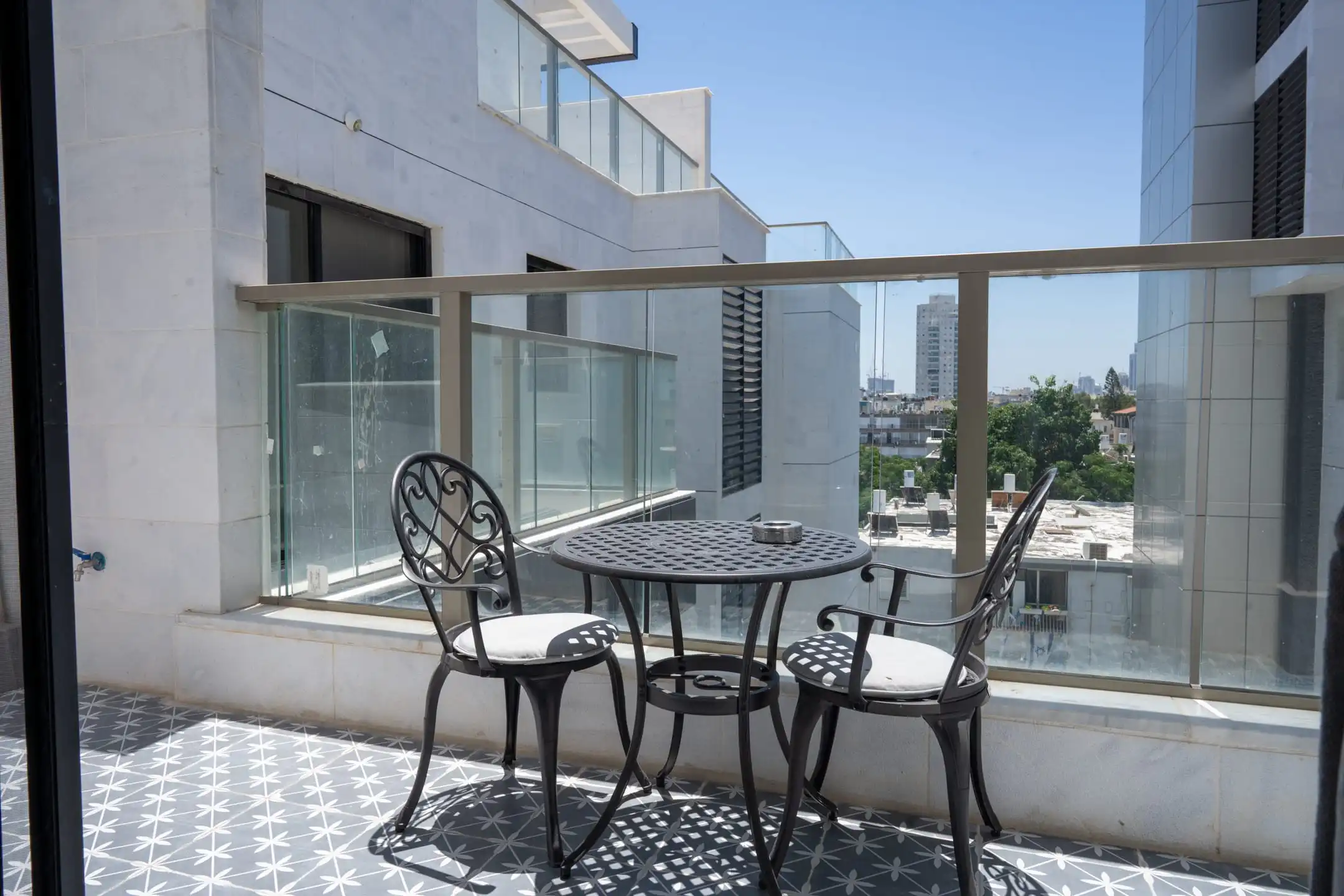 Warm & Modern 2BR by the Sea with Balcony & Mamad in Bat Yam
