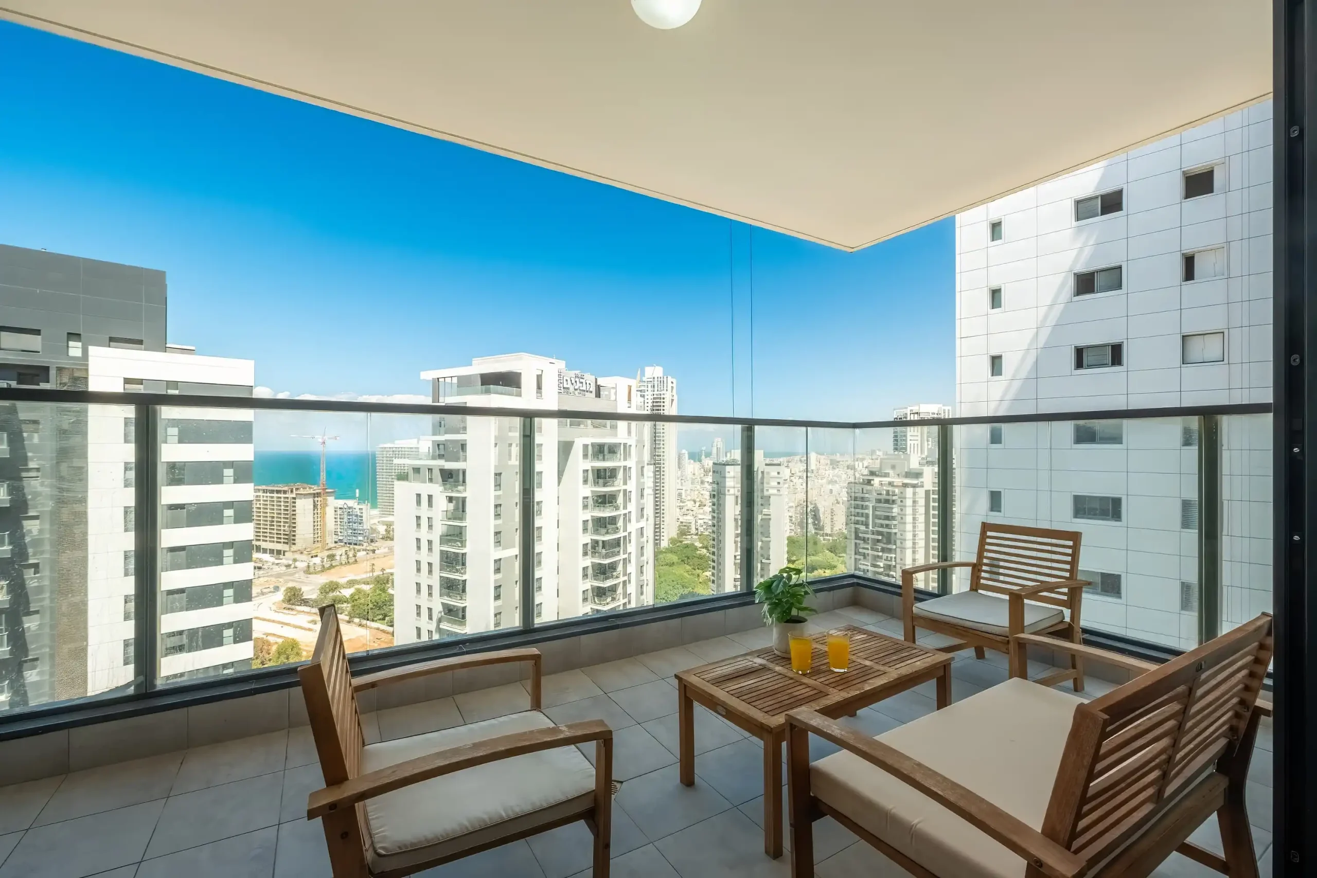  24th-Floor 3BR Tower Apartment with Sea & City Views, Parking & Mamad in Bat Yam
