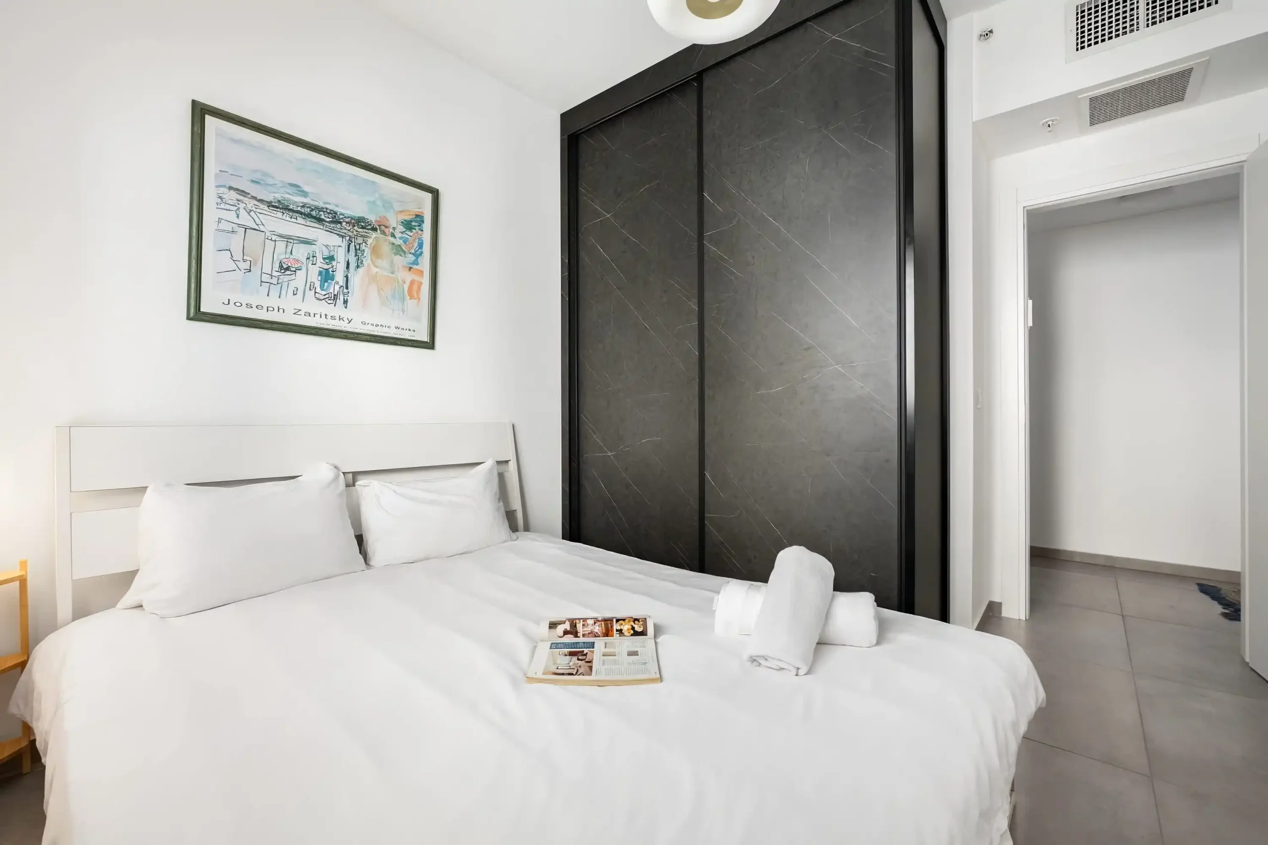  24th-Floor 3BR Tower Apartment with Sea & City Views, Parking & Mamad in Bat Yam