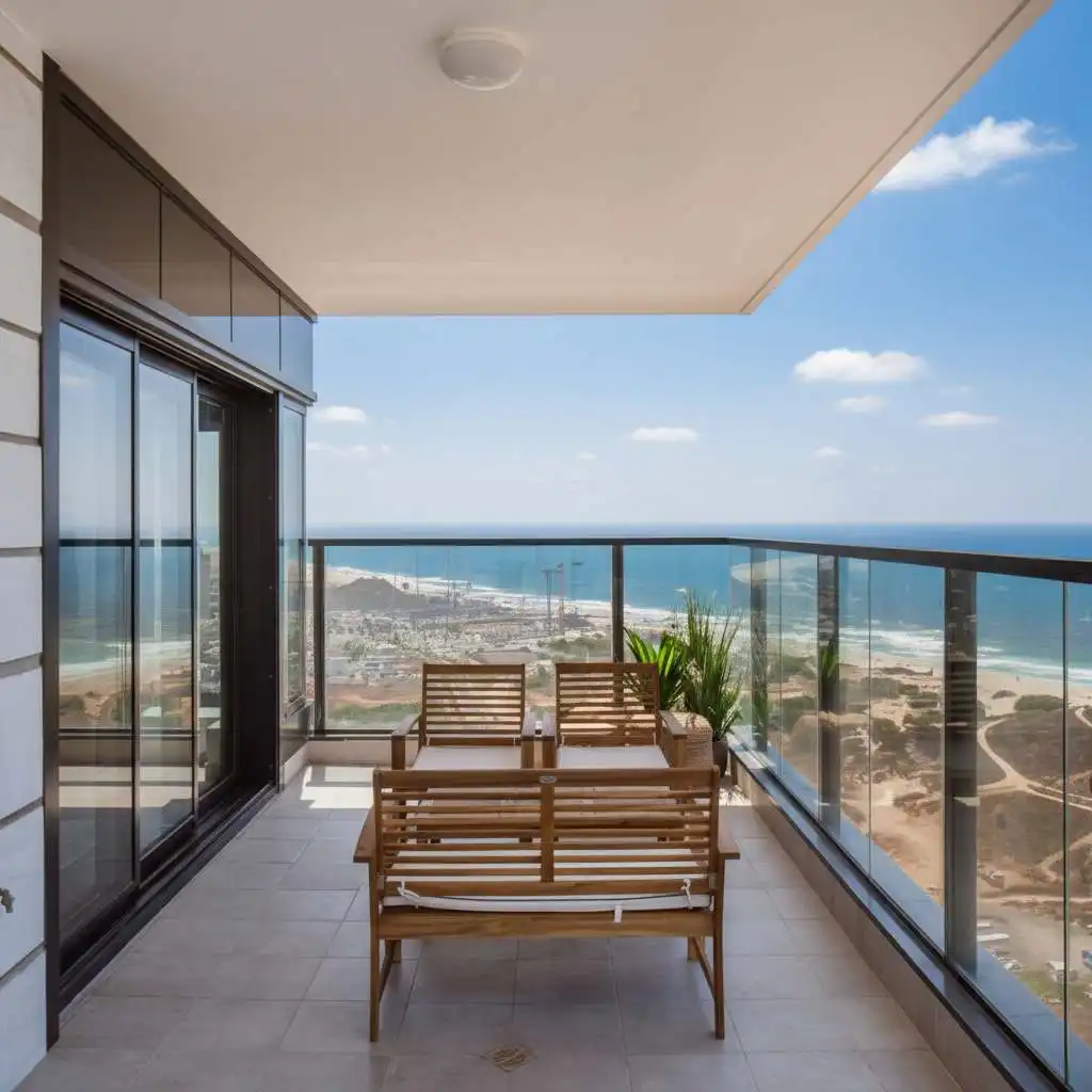Luxury 4BR Tower Apartment with Panoramic Sea View, Parking & Mamad in Bat Yam