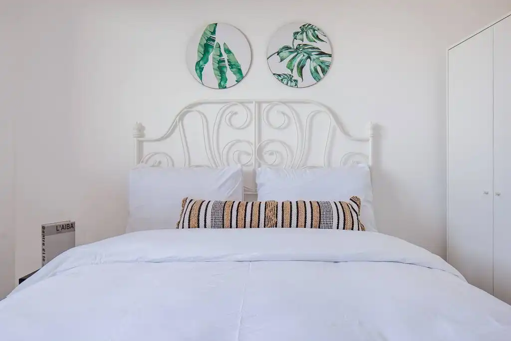 Luxury 4BR Tower Apartment with Panoramic Sea View, Parking & Mamad in Bat Yam
