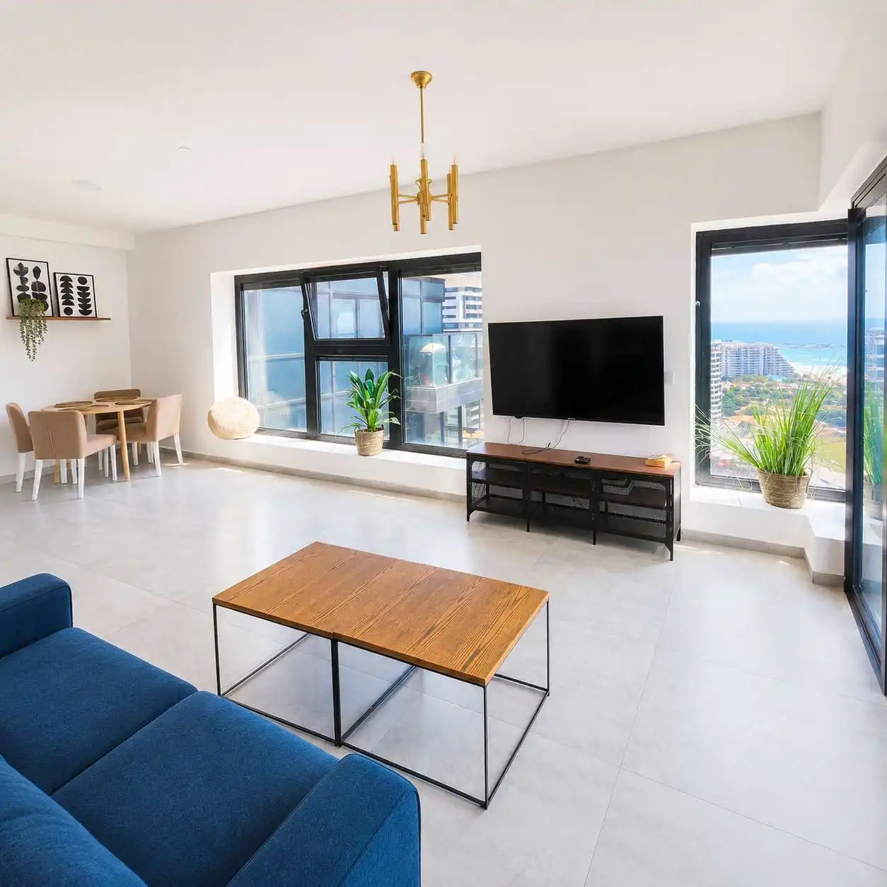 Luxury 4BR Tower Apartment with Panoramic Sea View, Parking & Mamad in Bat Yam