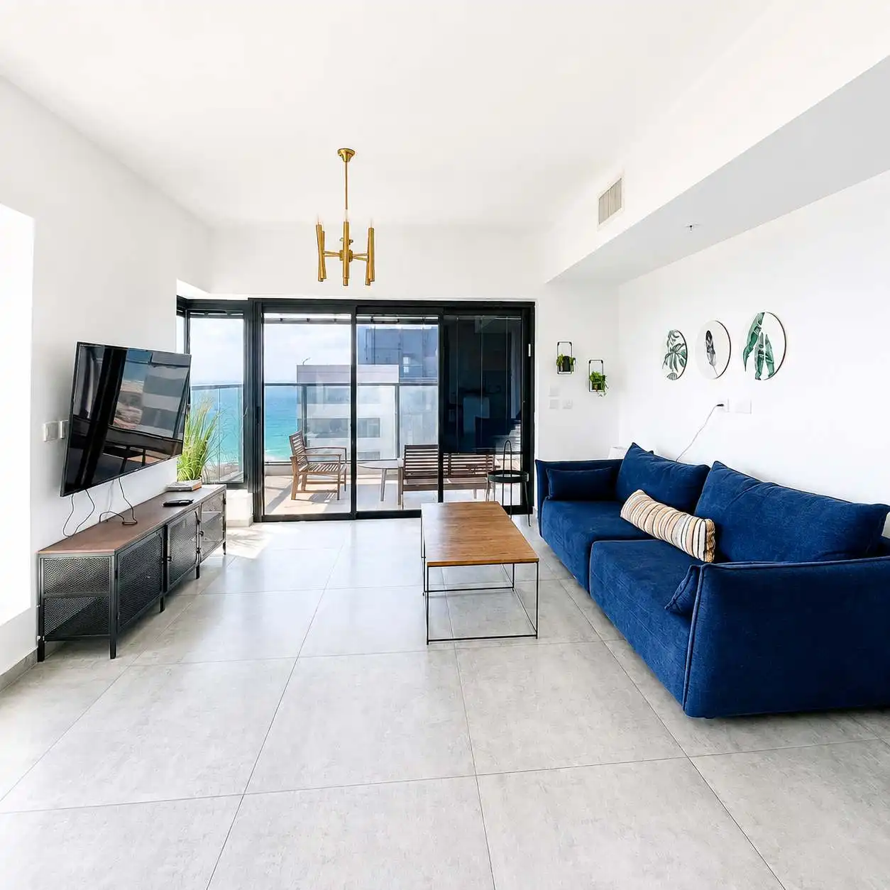 Luxury 4BR Tower Apartment with Panoramic Sea View, Parking & Mamad in Bat Yam