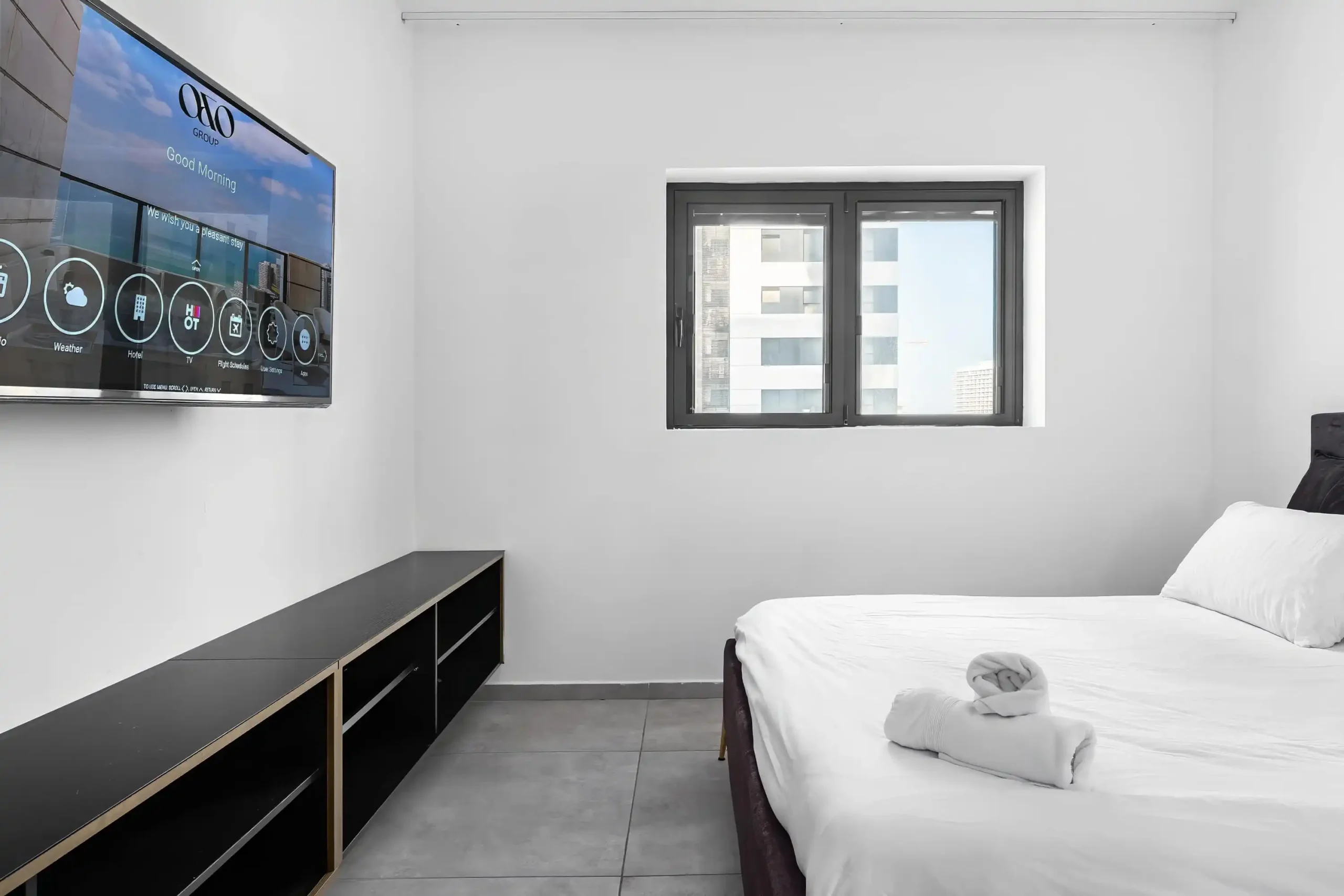 Luxury 4BR Tower Apartment with Panoramic Sea View, Parking & Mamad in Bat Yam